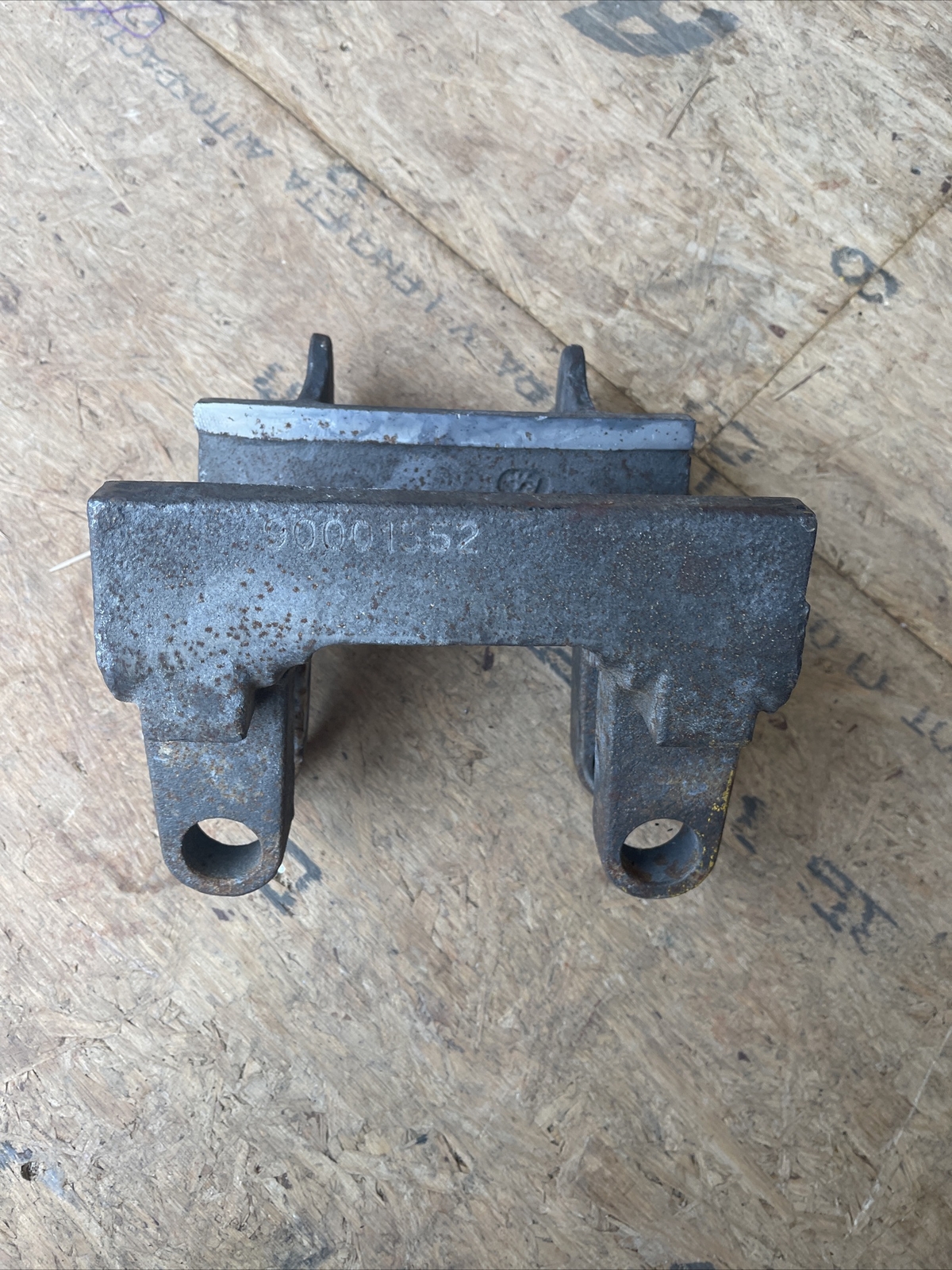 SAF-HOLLAND 90001552 – Axle Adapter – Machined, Lower