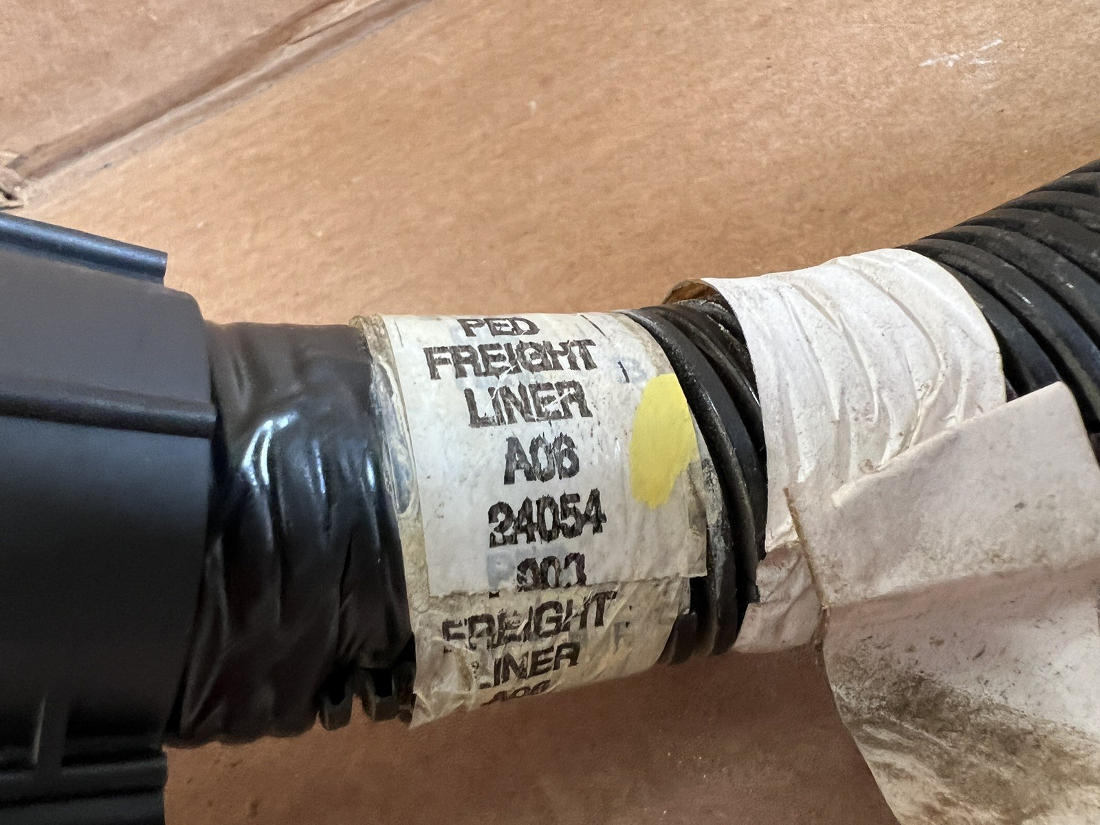 Freightliner Fuse Box Circuit Protection Wiring Wire Harness P/N A06-24054-003
