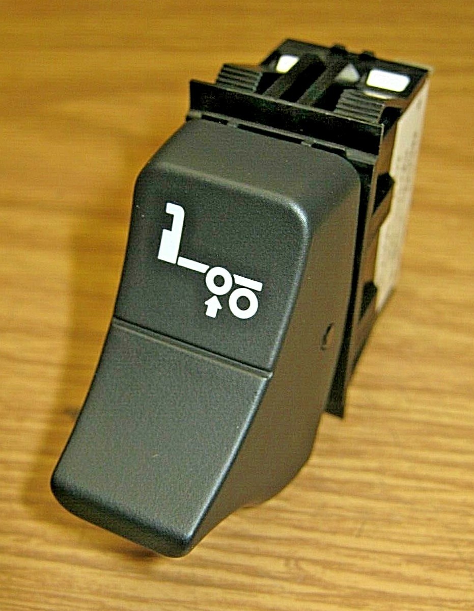 ~ NEW GENUINE PACCAR OEM PUSHER # 1 DASH CONTROL SWITCH p/n – P27-1173-062