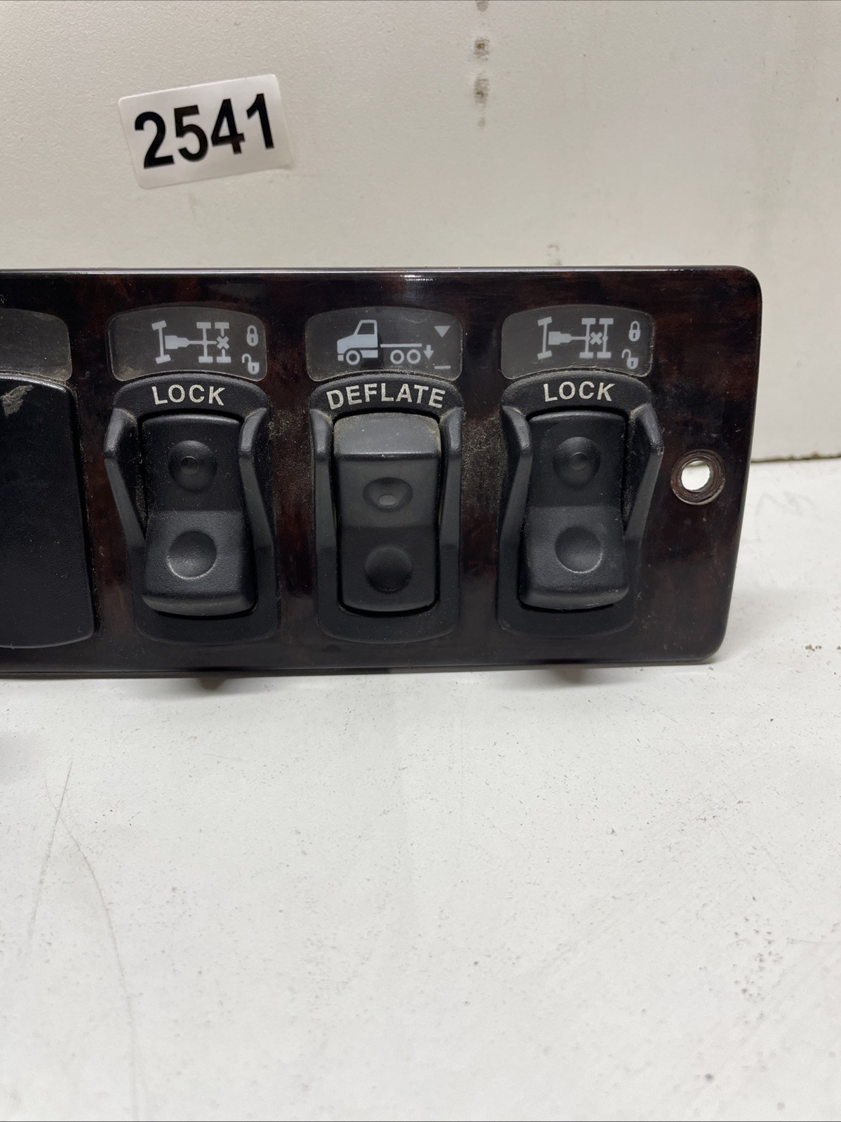 2012 Kenworth T700 Switch Panel – P/N: S64-1267-130 S95-1000, Item # 2541