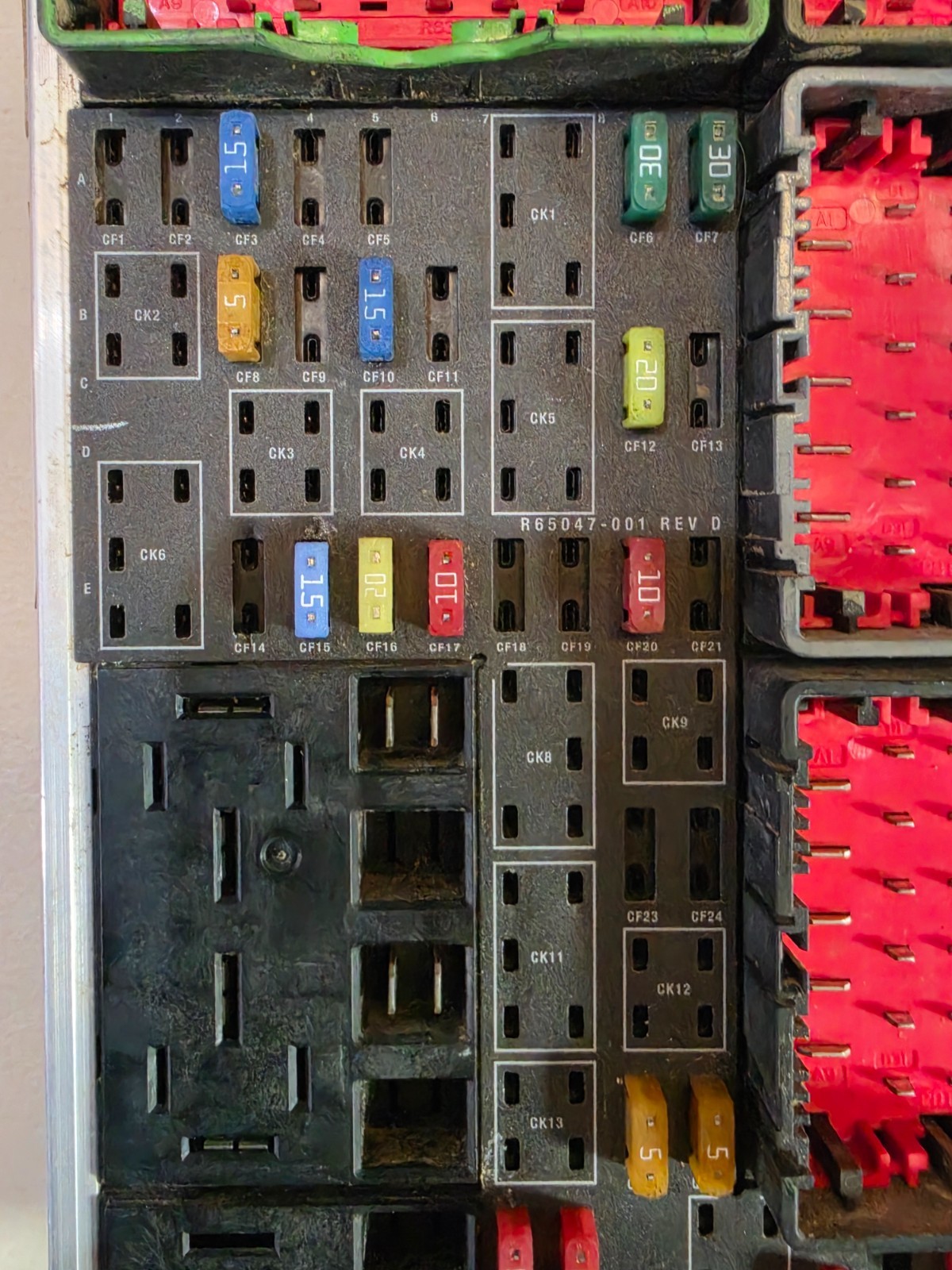 Kenworth T680 PACCAR Fuse Box P27-1147-0200 S53-1293-11E Cab PDC OEM