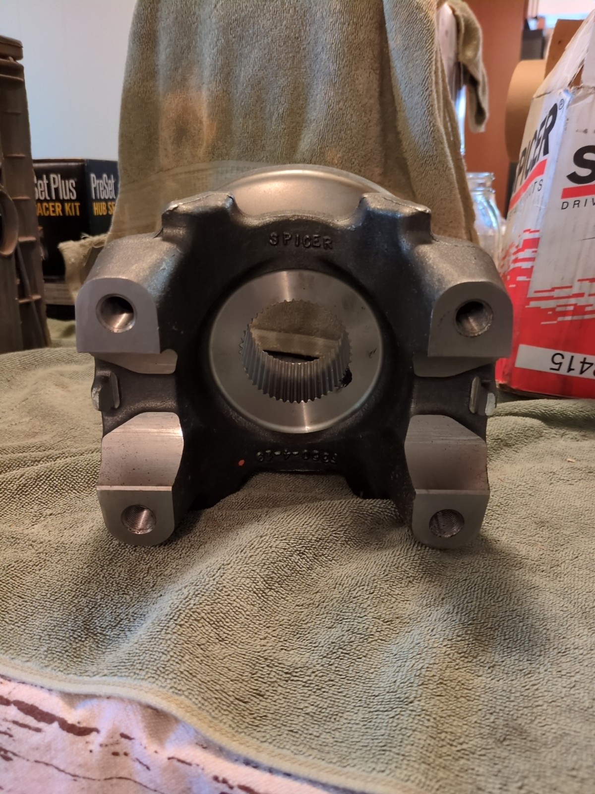 Dana Spicer Volvo #22278415 A1CV End Yoke 350-4-61-1X