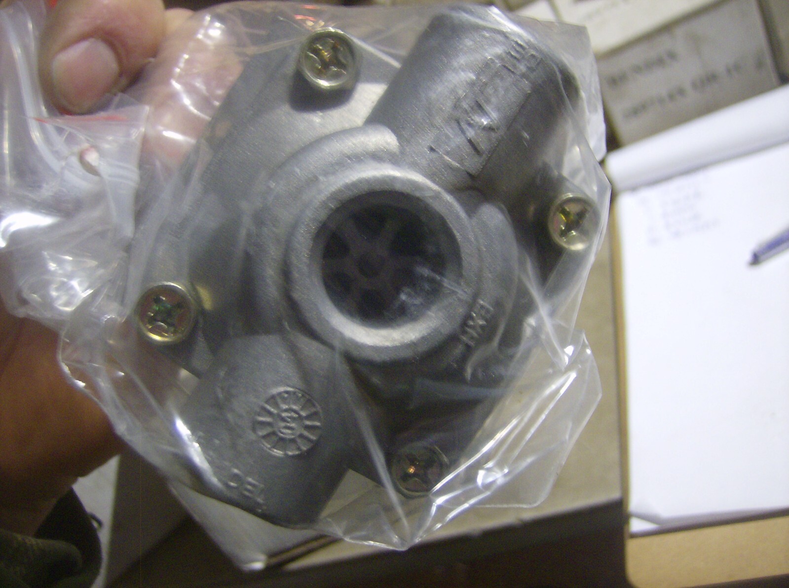 WORLD AMERICAN WA229813 QR-1 VALVE
