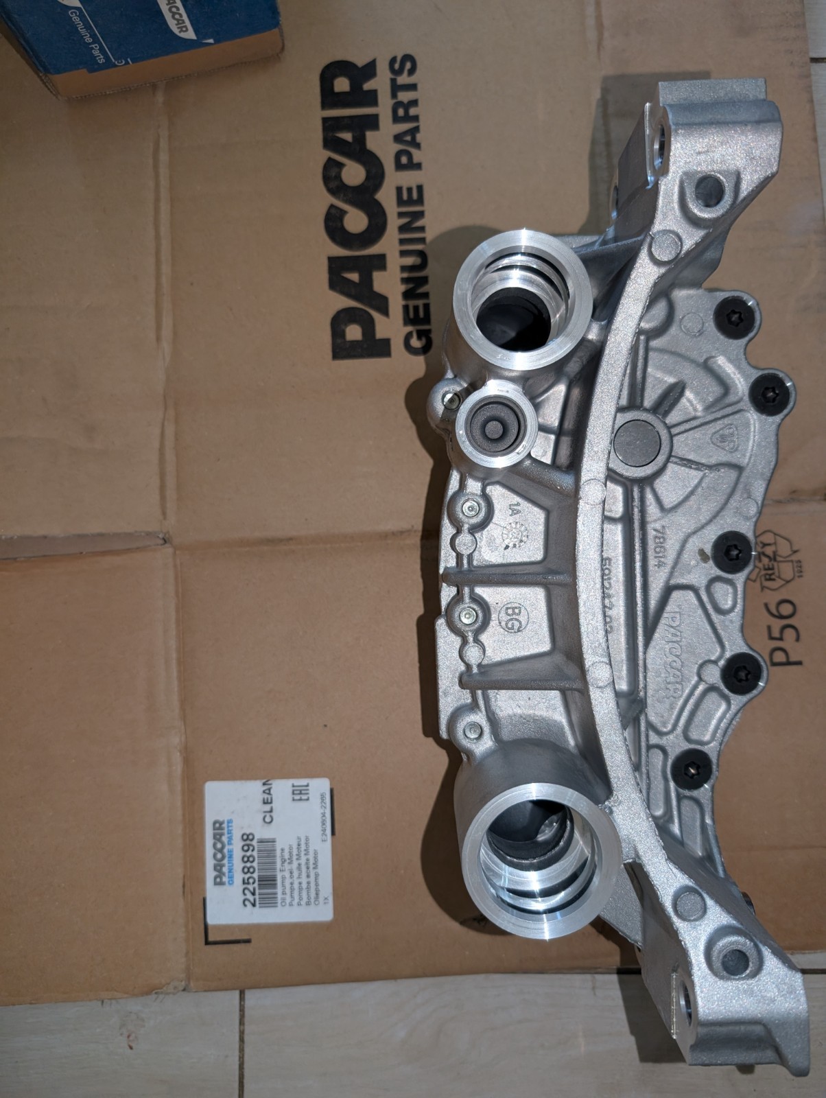 Genuine MX-13 EPA 21 Paccar 2258898 Oil Pump, Kenworth, Peterbilt