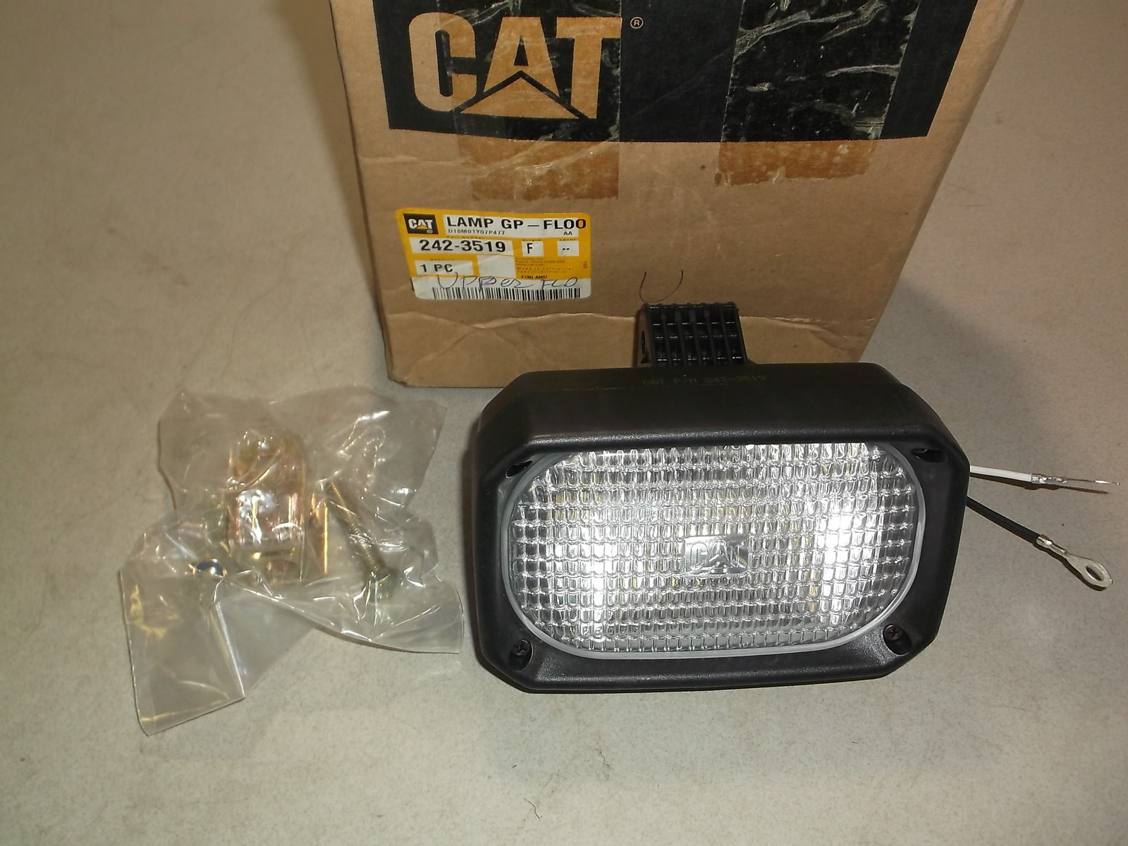 NEW Caterpillar 242-3519 GP-FL00 CAT Suspended Mount Flood Lamp *FREE SHIPPING*