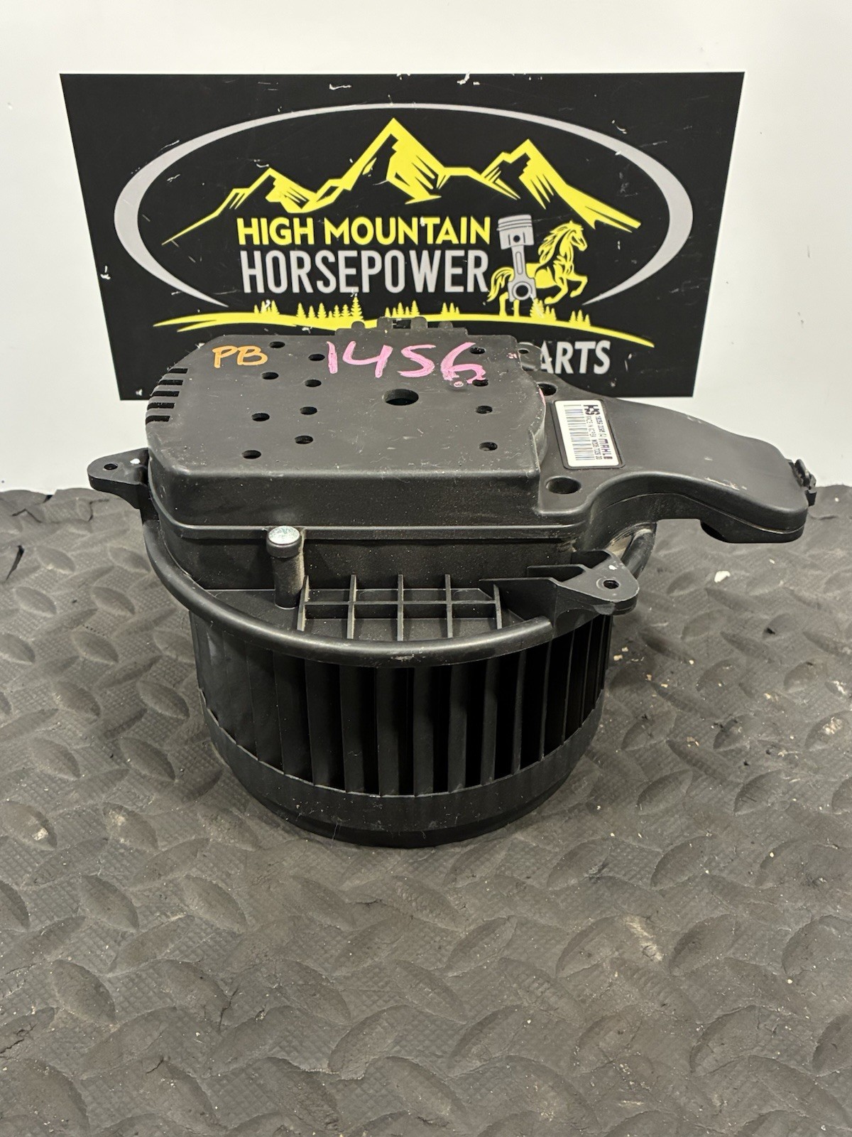 MAHLE (From Peterbilt 567) HVAC Blower Motor P/N: W205 7009 00 (TAG# 16944)