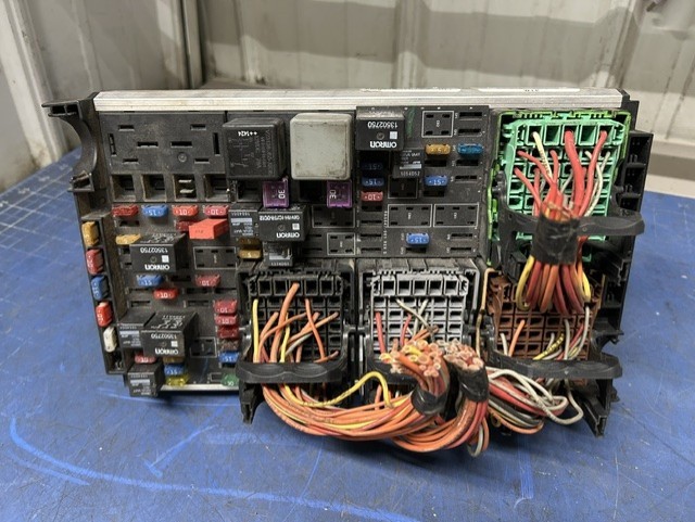 2017 KENWORTH T680 PACCAR P27-1147-0200 FUSE BOX