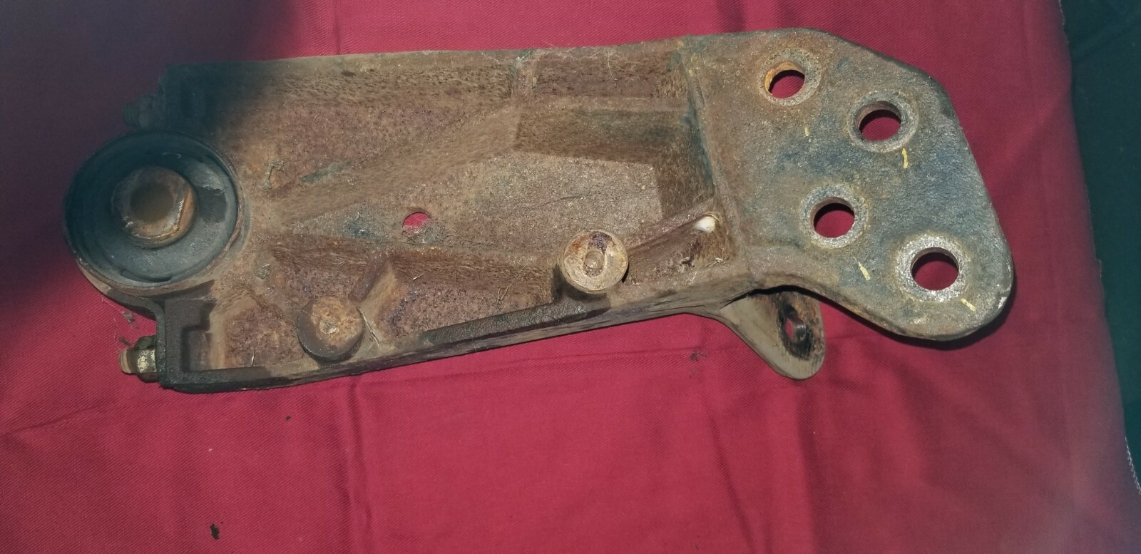 INTERNATIONAL PROSTAR BRACKET 3844014C4 RH CAB MOUNT