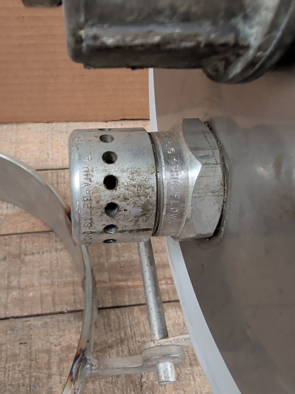 Betts 10-1/2″ Center Transport Tank Hatchway