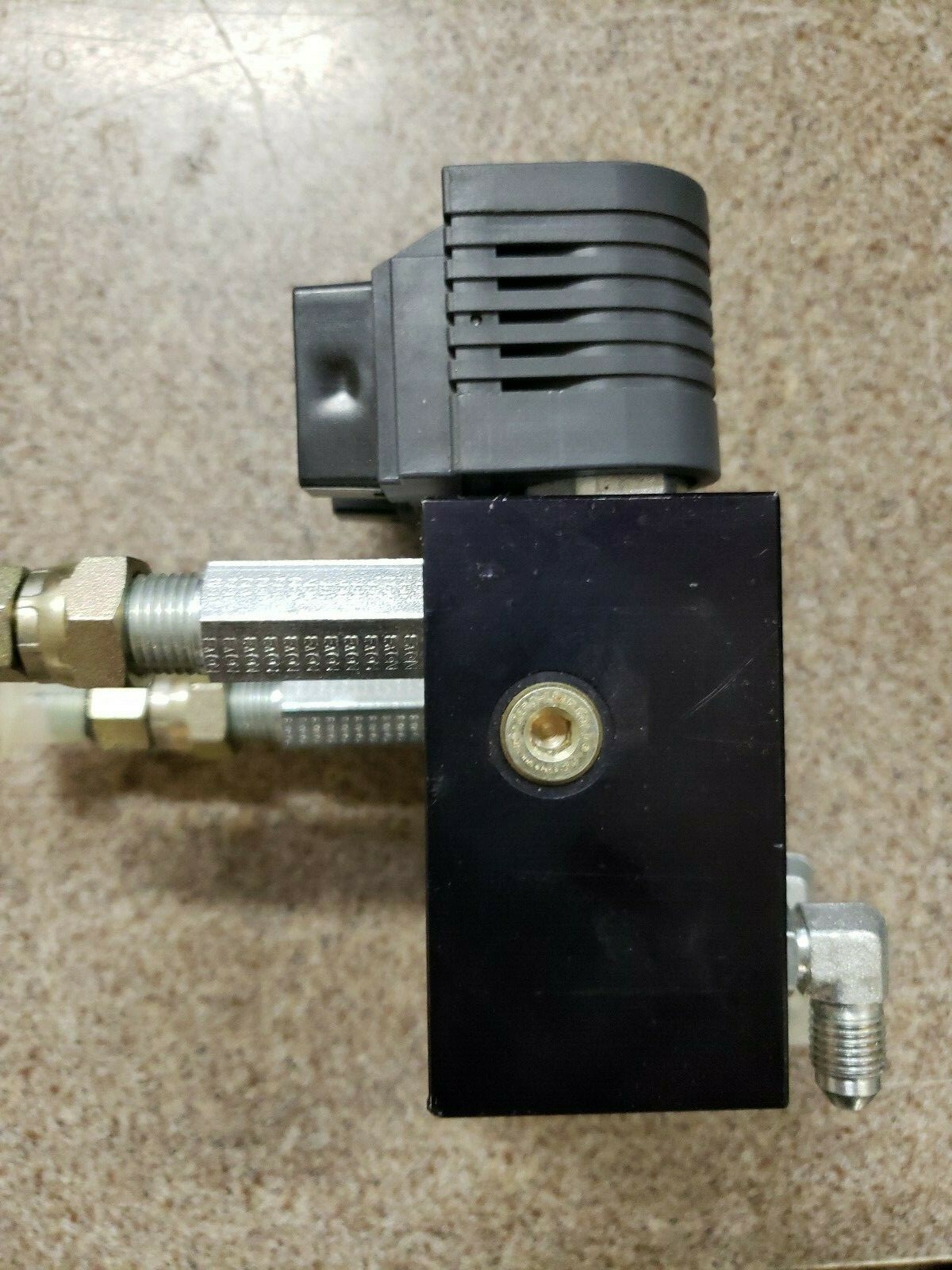 Sauer Danfoss Solenoid Relief Manifold CP12486 B, New Flyer 042701 New In Rough