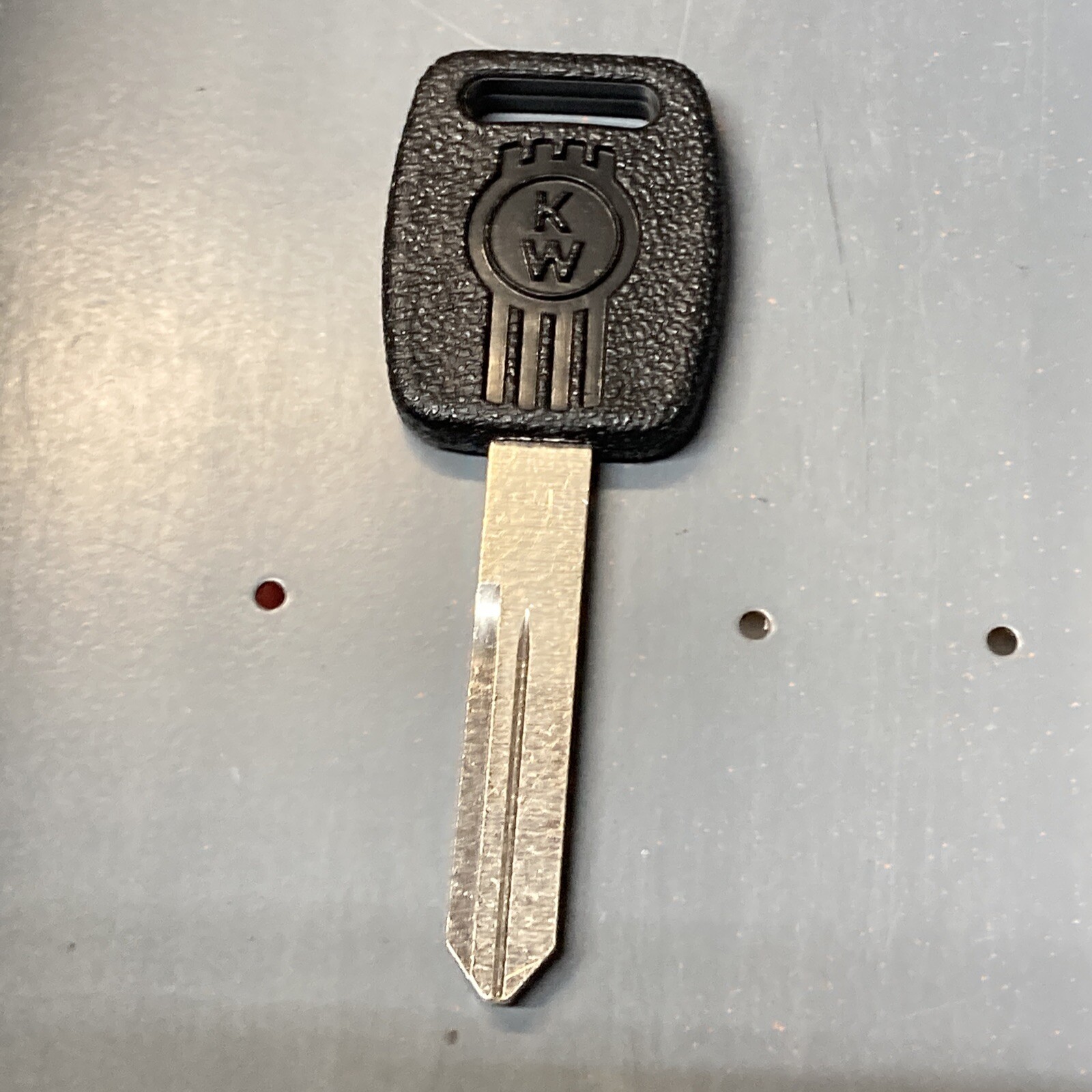 BRAND NEW ORIGINAL KENWORTH LOGO LONG KENWORTH UNCUT BLANK TRUCK KEY 520030BLANK