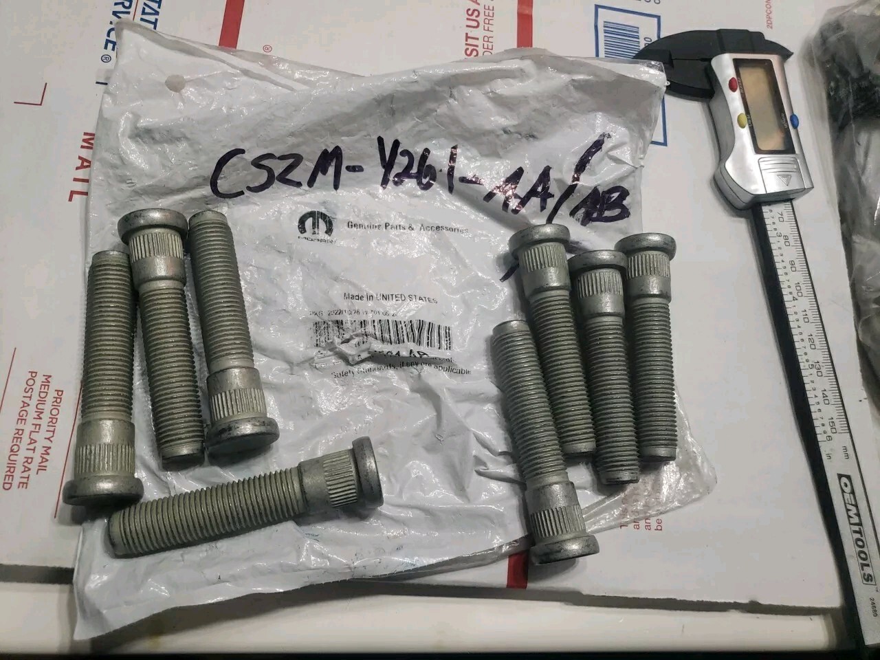 MOPAR CSZM-Y261-AA CSZMY261AA Lot Of 8 Studs 3″ X .5″ Press In