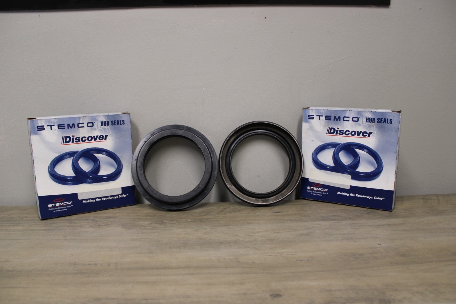 2 QTY 373-0223 STEMCO WHEEL HUB SEALS