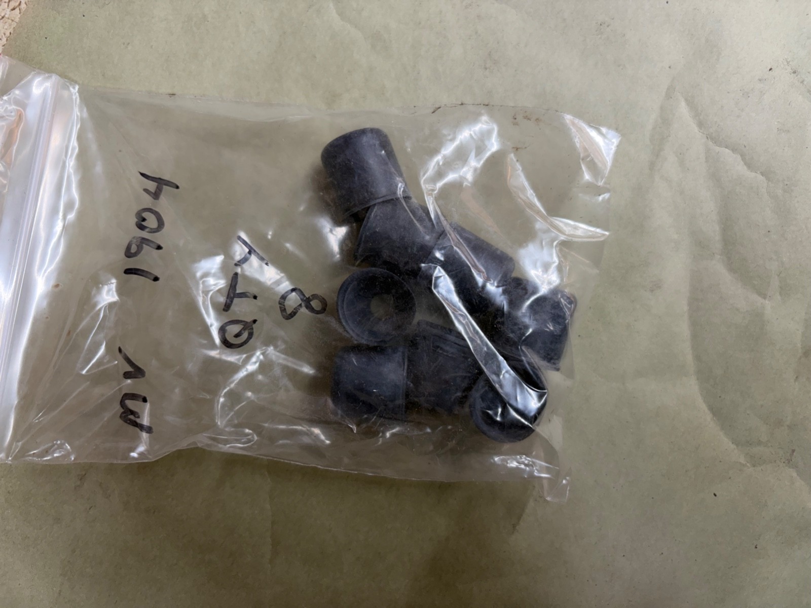 SEALED POWER MV1904 VALVE SEALS LOT of 8