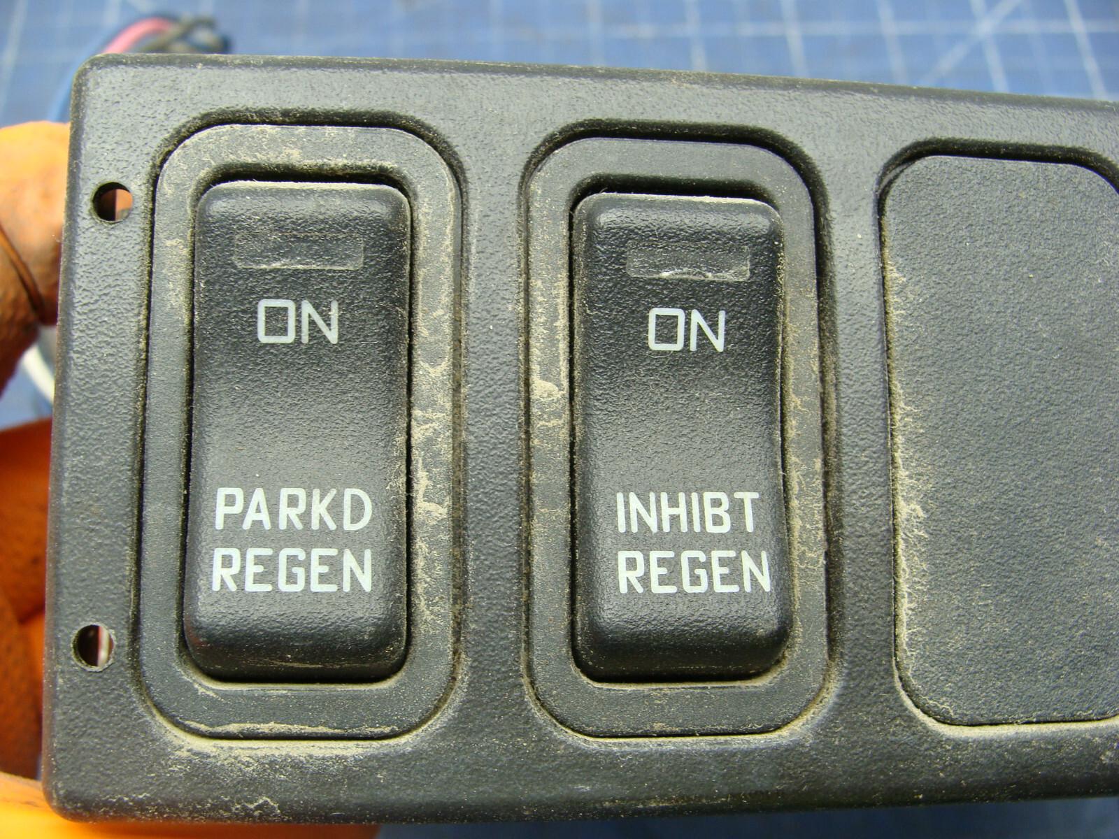 2011 IH PROSTAR+ SWITCH PANEL 3575432C4 PARKD REGEN INHIBT REGEN POLLAK 32289
