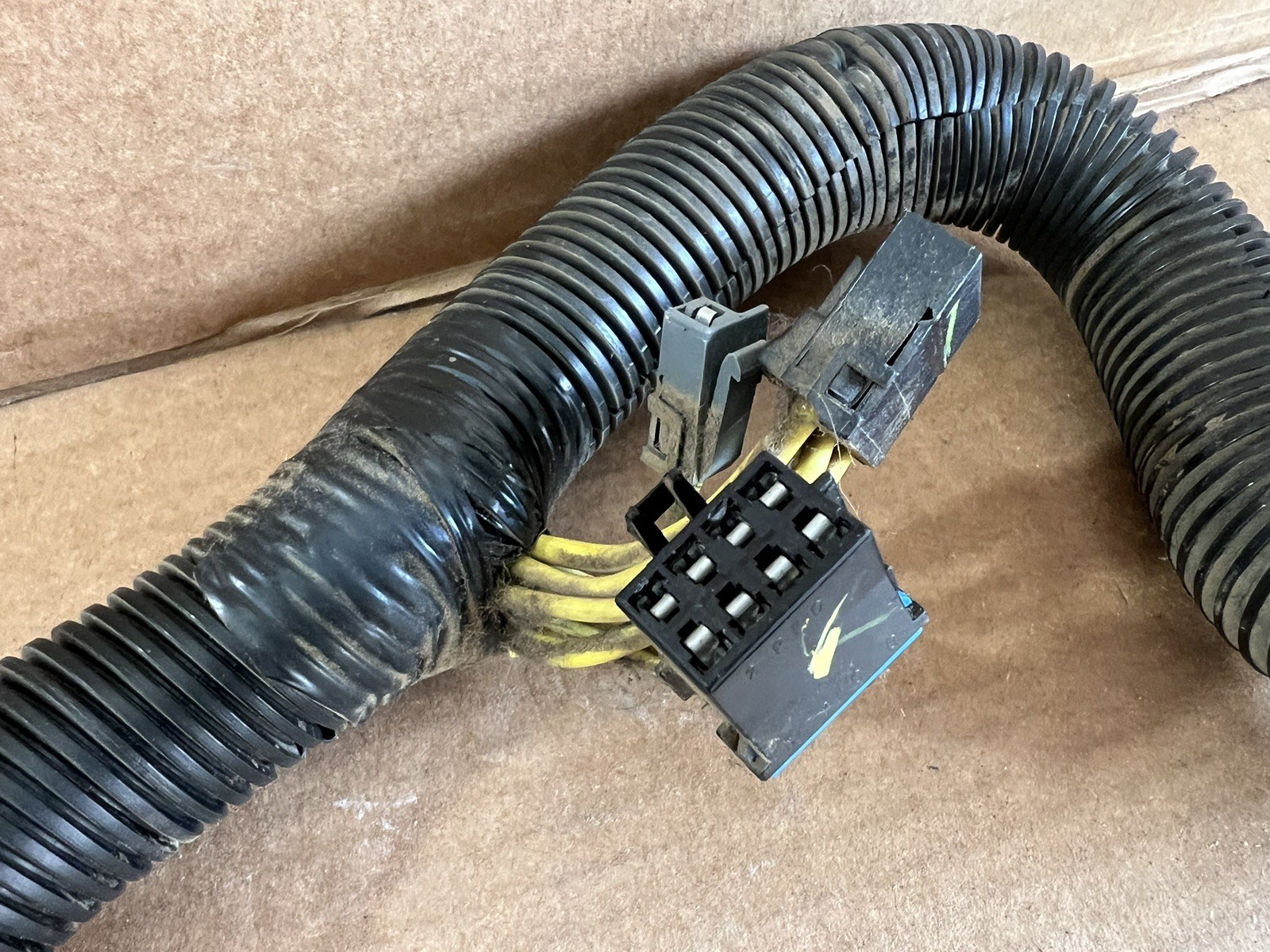 Freightliner Fuse Box Circuit Protection Wiring Wire Harness P/N A06-24054-003