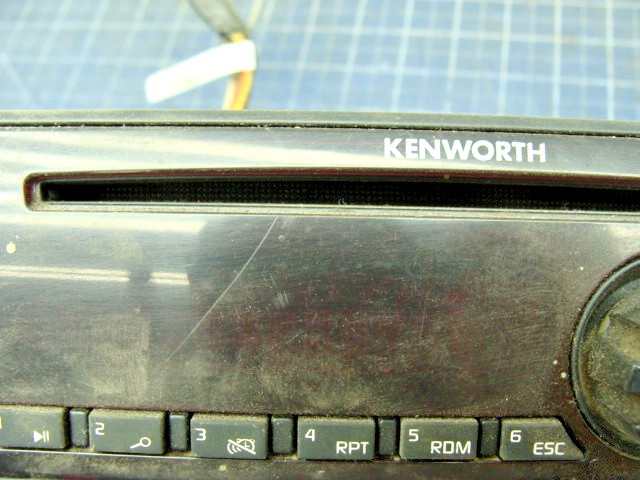2017 KENWORTH T680 PACCAR PP105266-5403211 AM FM RADIO CD PLAYER