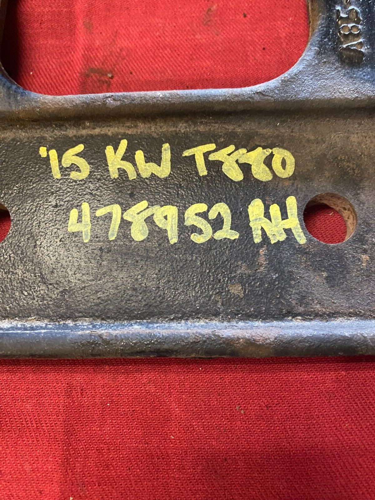 PACCAR Kenworth T680 cab mount bracket A85-6110R PASSENGER RH