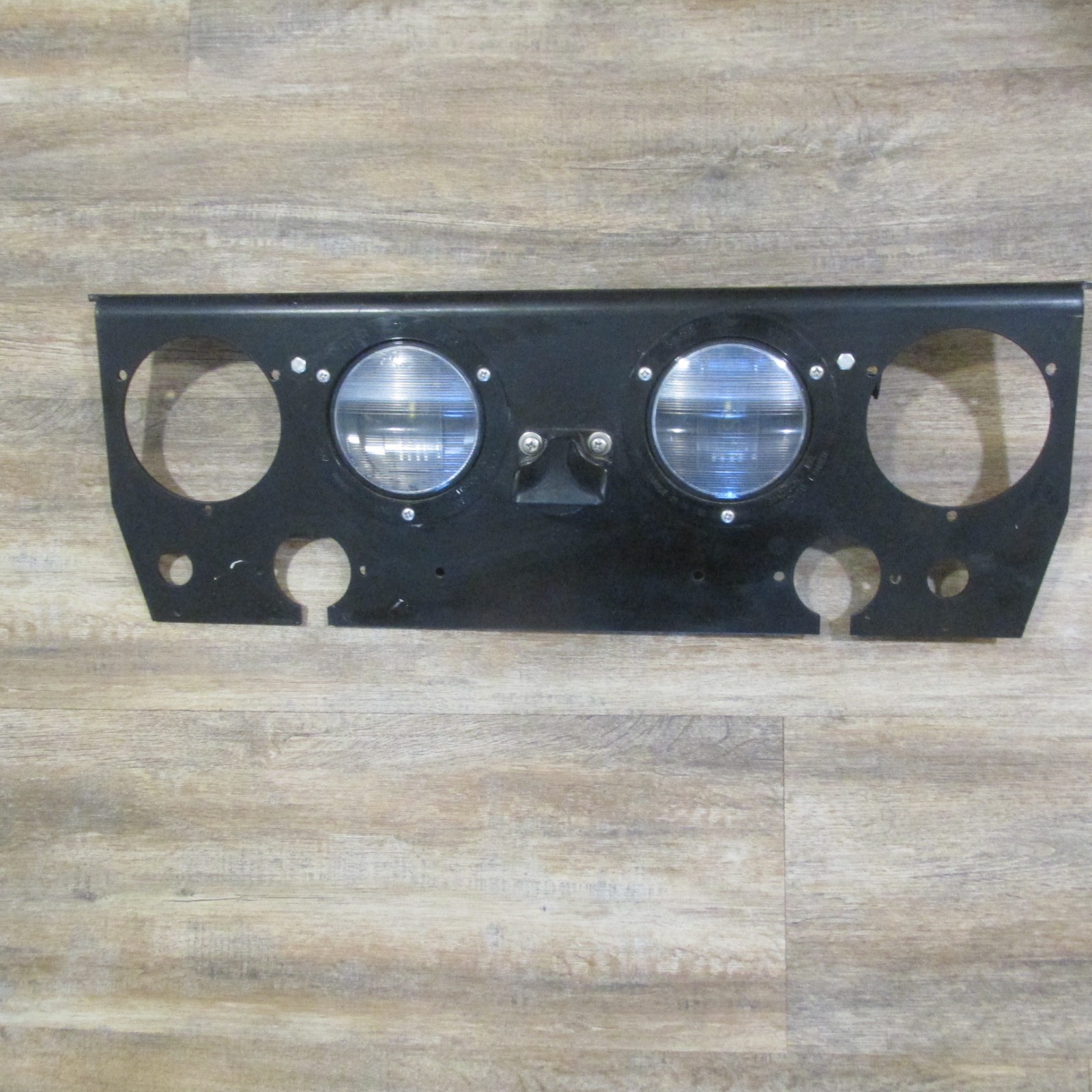 PACCAR A11-2264A TAIL LIGHT PANEL ASSEMBLY WITH GROTE BACK UP & LICENSE LIGHTS