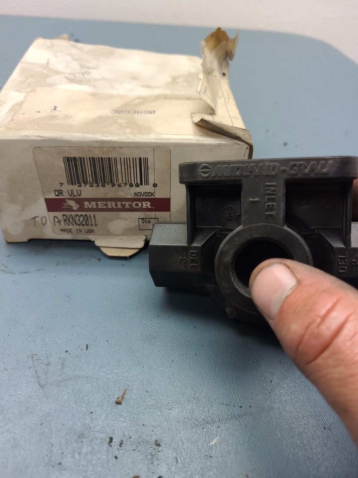 Meritor Relay Valve RKN 32011 NOS
