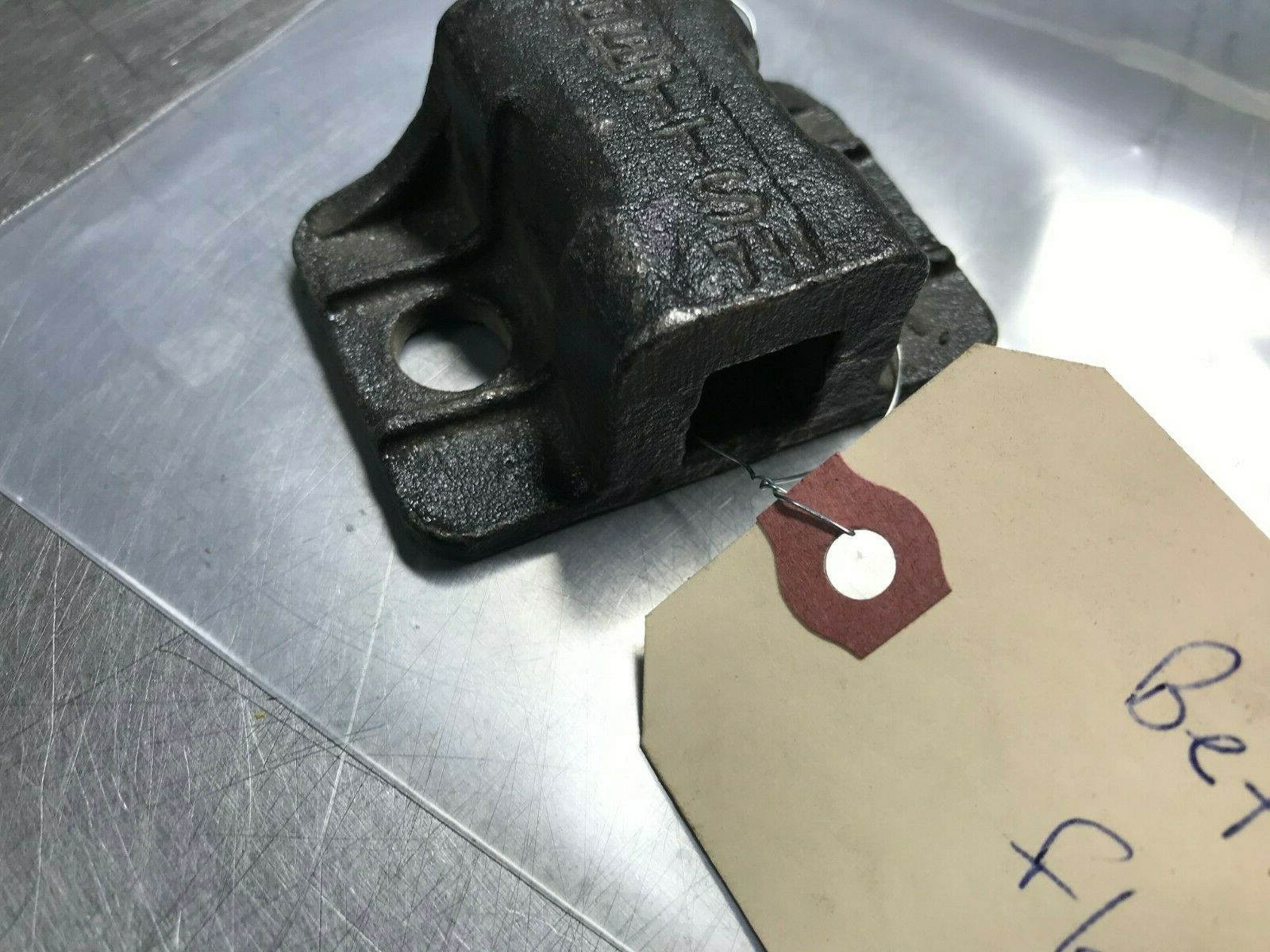 711 BETTS FLAP HANGER BTS-B711