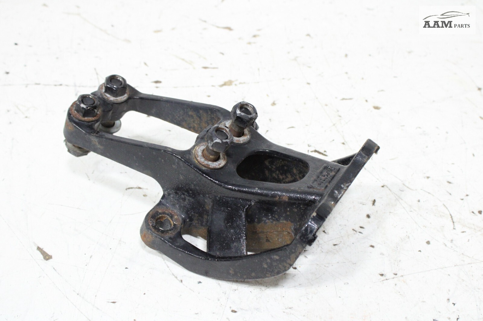 2018-24 FREIGHTLINER CASCADIA FRONT LEFT CAB MOUNT BRACKET R18-67961-000 OEM