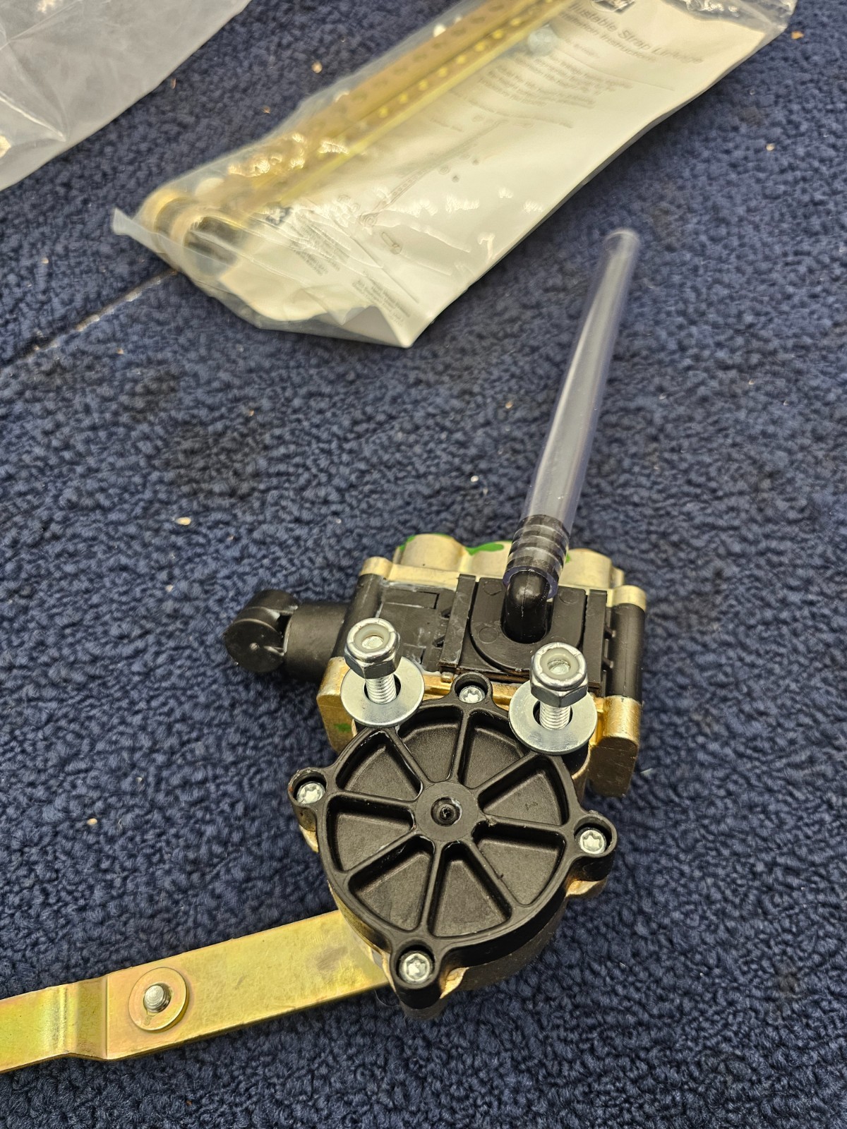 Haldex 90555434 PR Plus Height Control Valve W/Haldex 48100367 Strap Link