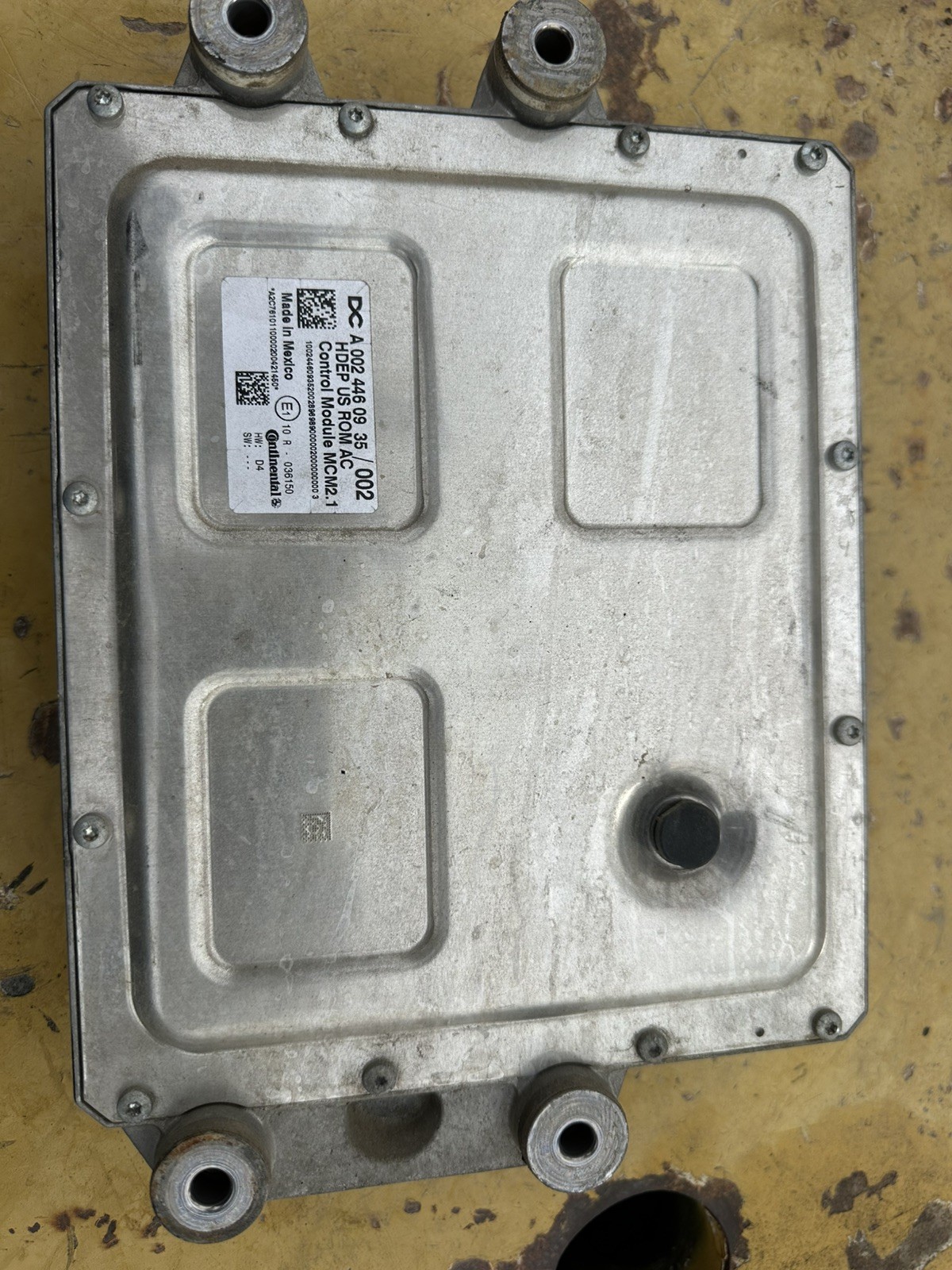 GENUINE: 2021/.A 002 446 09 35 / 002 Freightliner Cascadia ENGINE CONTROL MODULE