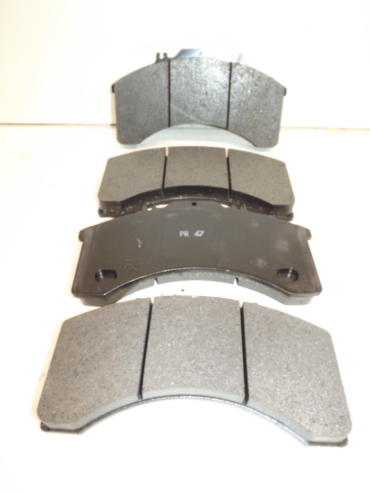 Brake Pad Set Disc Brake Fits Iveco Eurocargo Truck Brake Pads