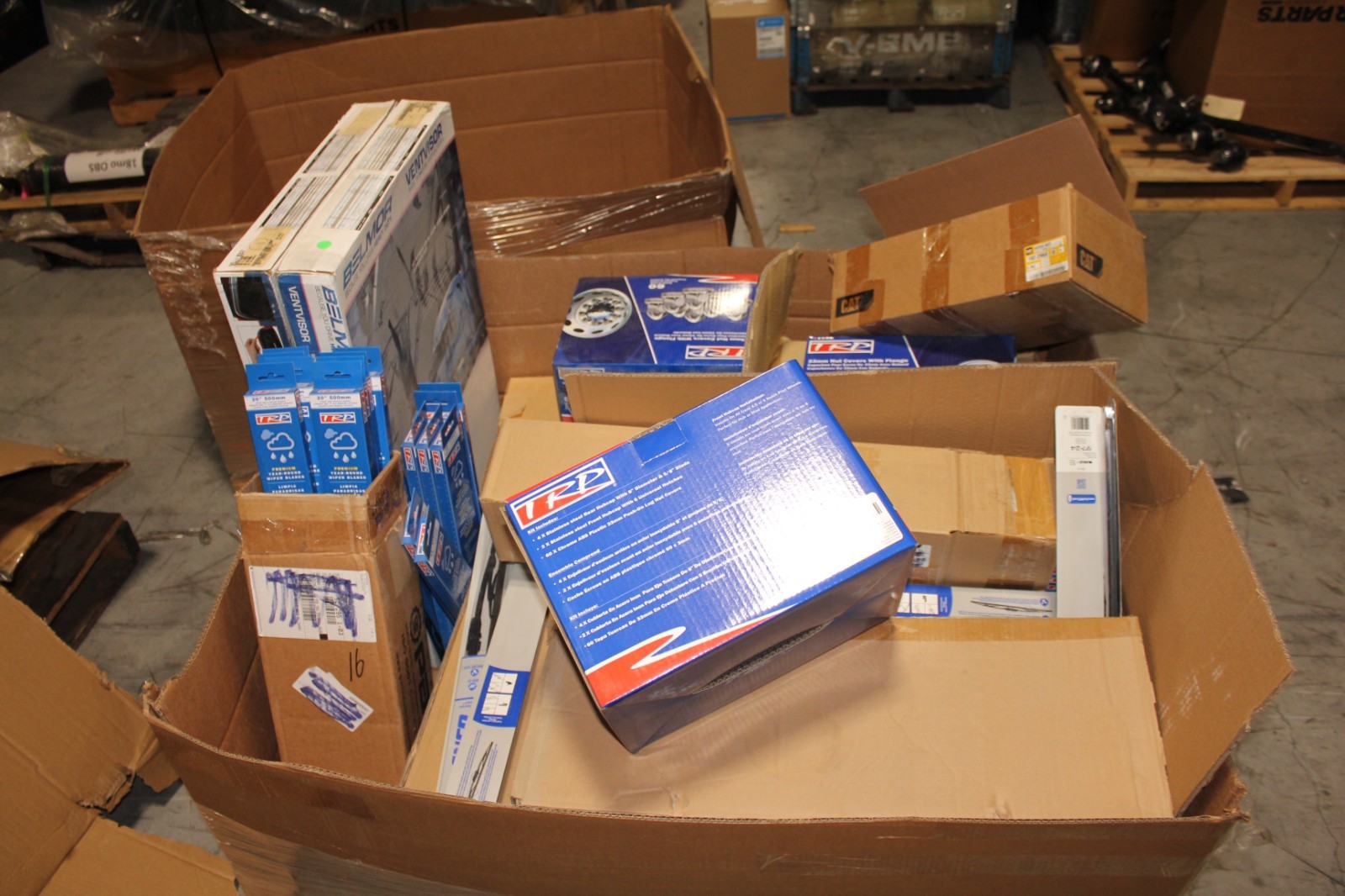 Commercial Semi Truck Mixed Pallet Cummins Paccar Mack Meritor PAI Free Ship 38