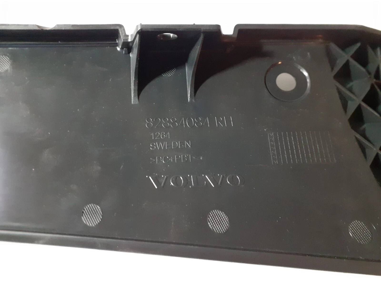 Genuine Volvo FH Euro 6 (2013 On) Headlamp Cover Air Duct RH/OS 82884084 BNIB OE