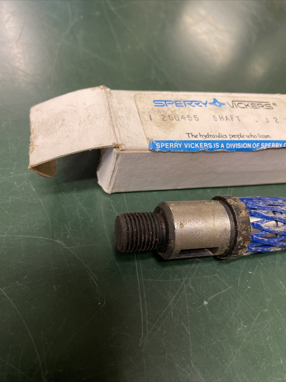 Sperry VICKERS 250455 VTM42 1250455 KEYED SHAFT NEW REPLACMENT