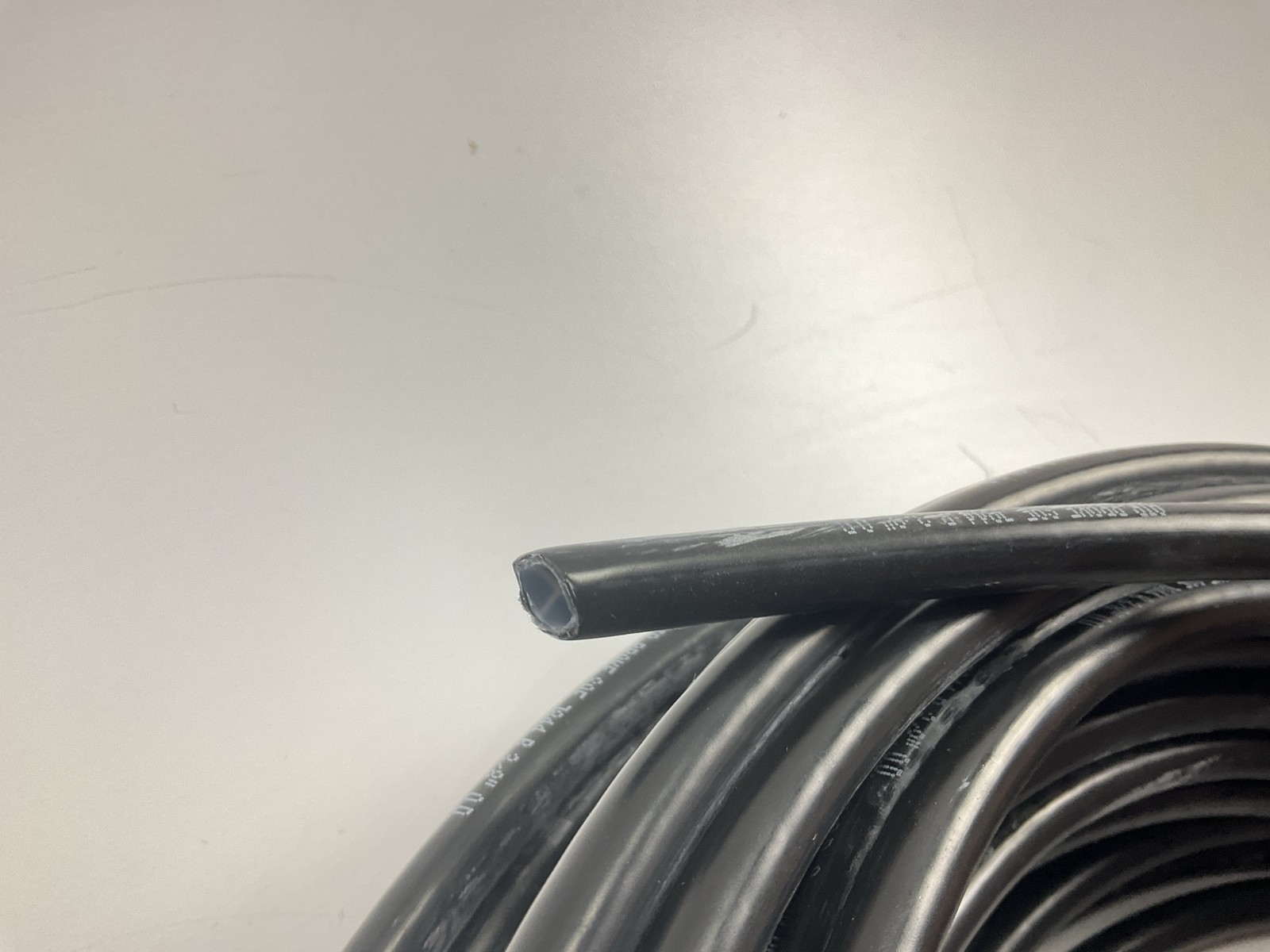 100 FEET – Haldex D1060401 3/8″ Air Brake Tubing Nylon, Black, 150 PSI SAE J844