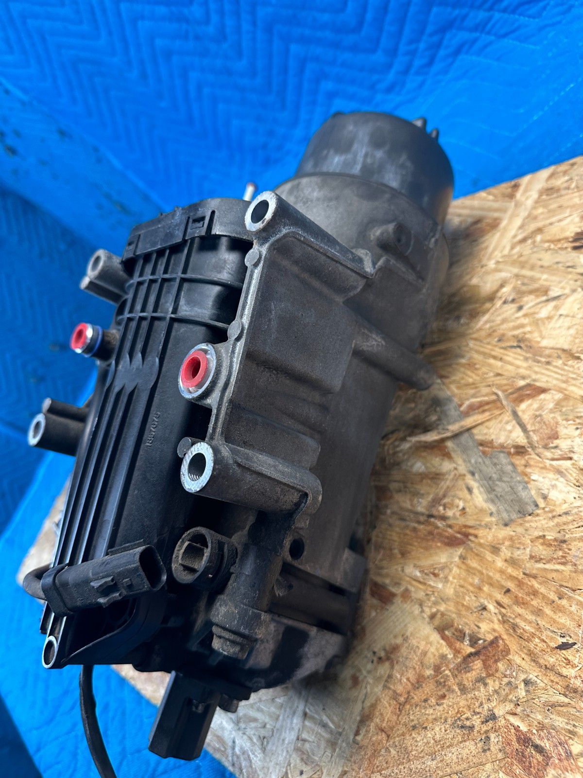 OEM Kenworth T680 Paccar MX-13 Engine Fuel Filter Assembly 2020