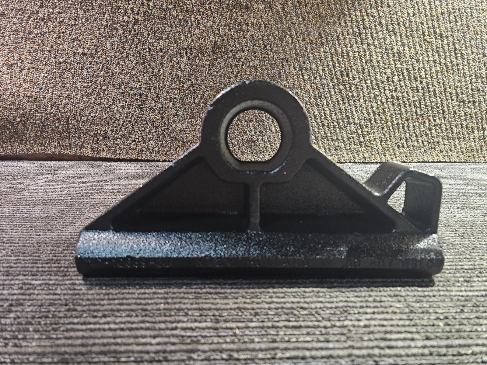SAF Holland XD-10689-3L 9″ ILS Fifth Wheel Bracket Replacement, Black