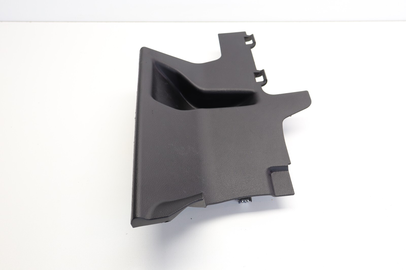2022 PETERBILT 579 PACCAR FRONT LEFT LOWER KICK PANEL TRIM S60-1304