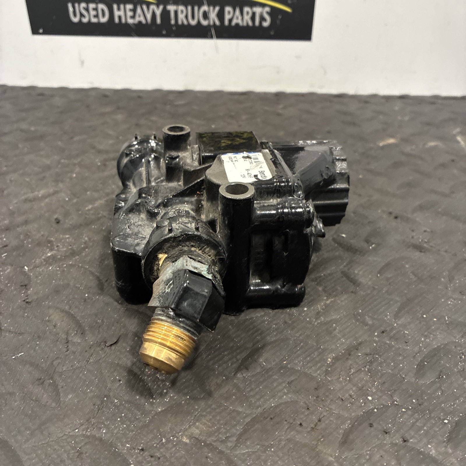 GENUINE BENDIX ABS MODULATOR VALVE PN: K056040 (TAG# 18270)