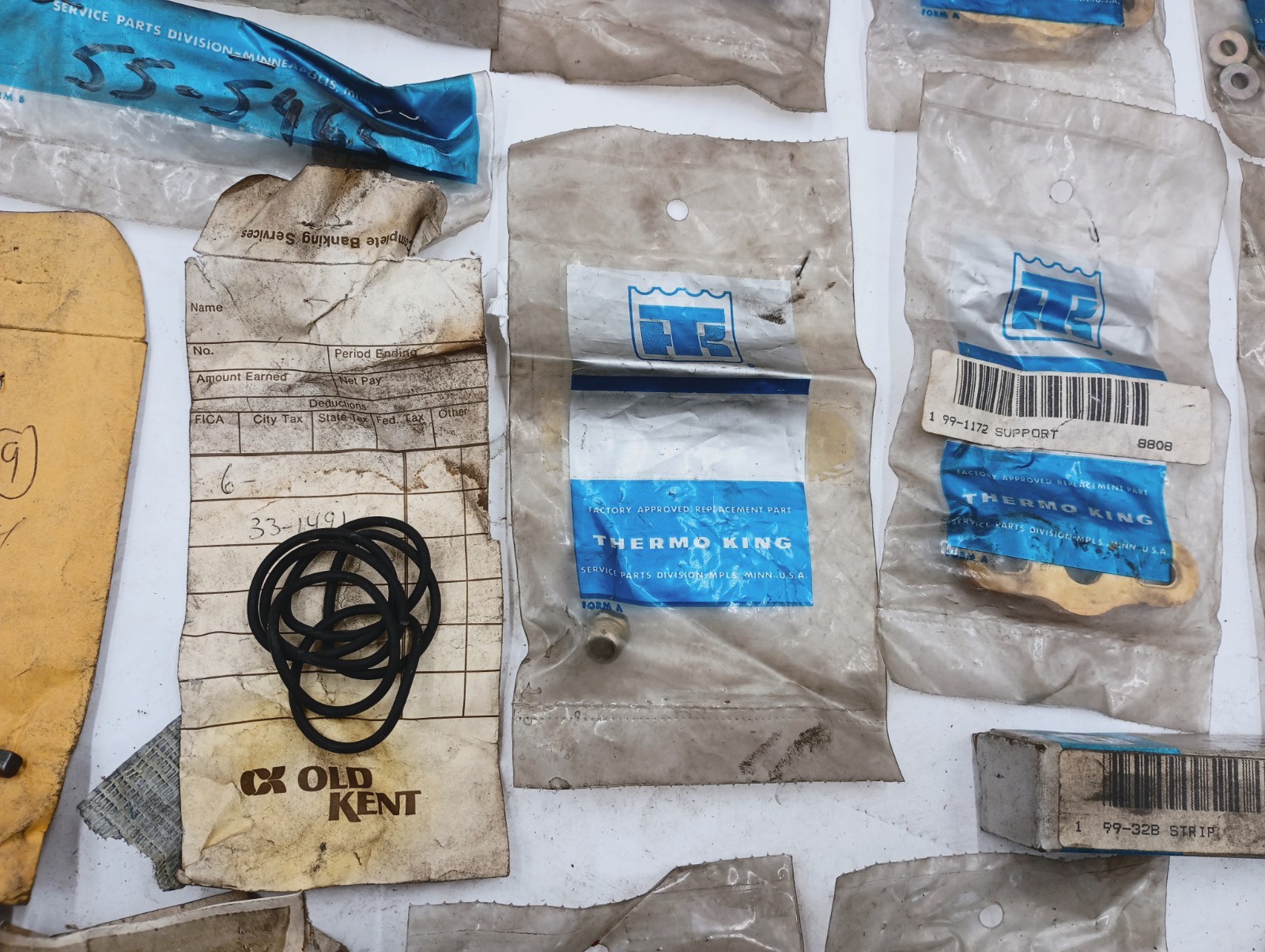 (88) PIECE LOT OF GENUINE OEM THERMO KING ASSORTED PARTS HOUR METER THERMOSTAT