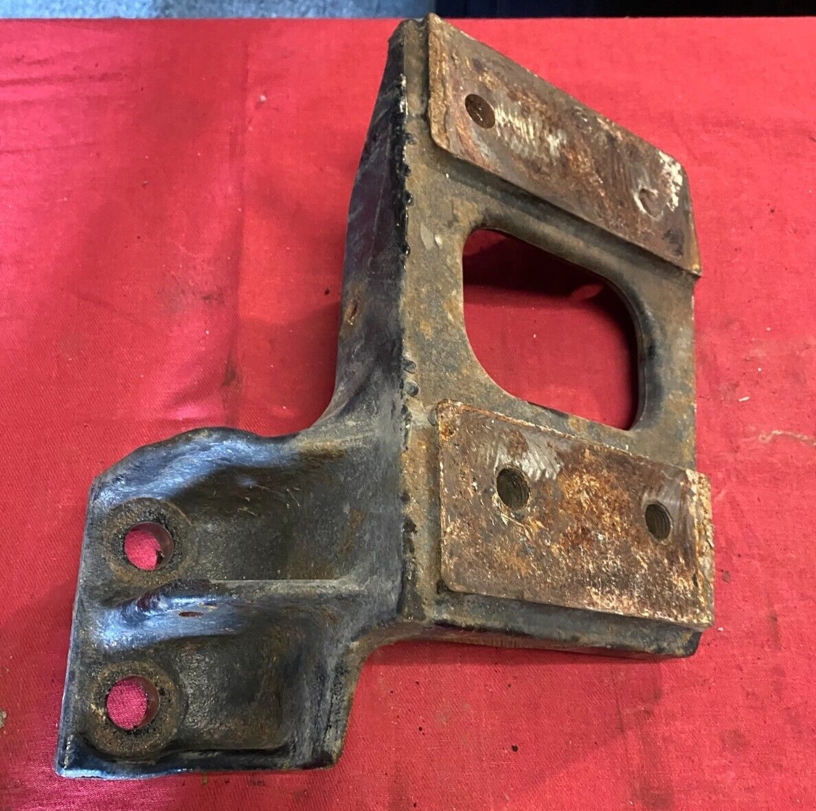 PACCAR Kenworth T680 cab mount bracket A85-6110R PASSENGER RH