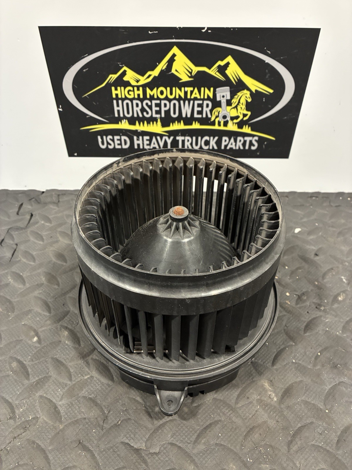 MAHLE (From Peterbilt 567) HVAC Blower Motor P/N: W205 7009 00 (TAG# 16944)