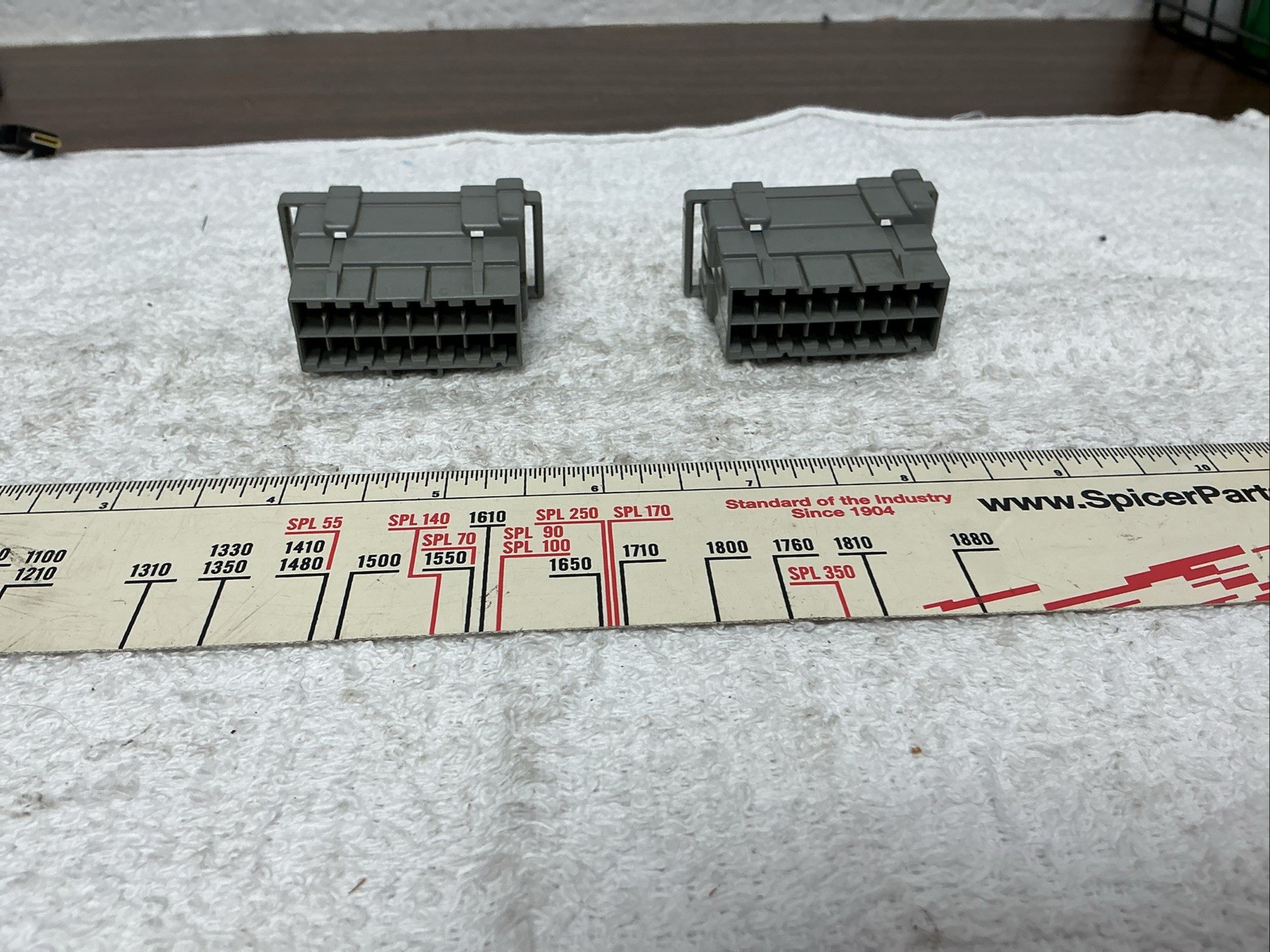 Fits Mack 967AM28 Connector