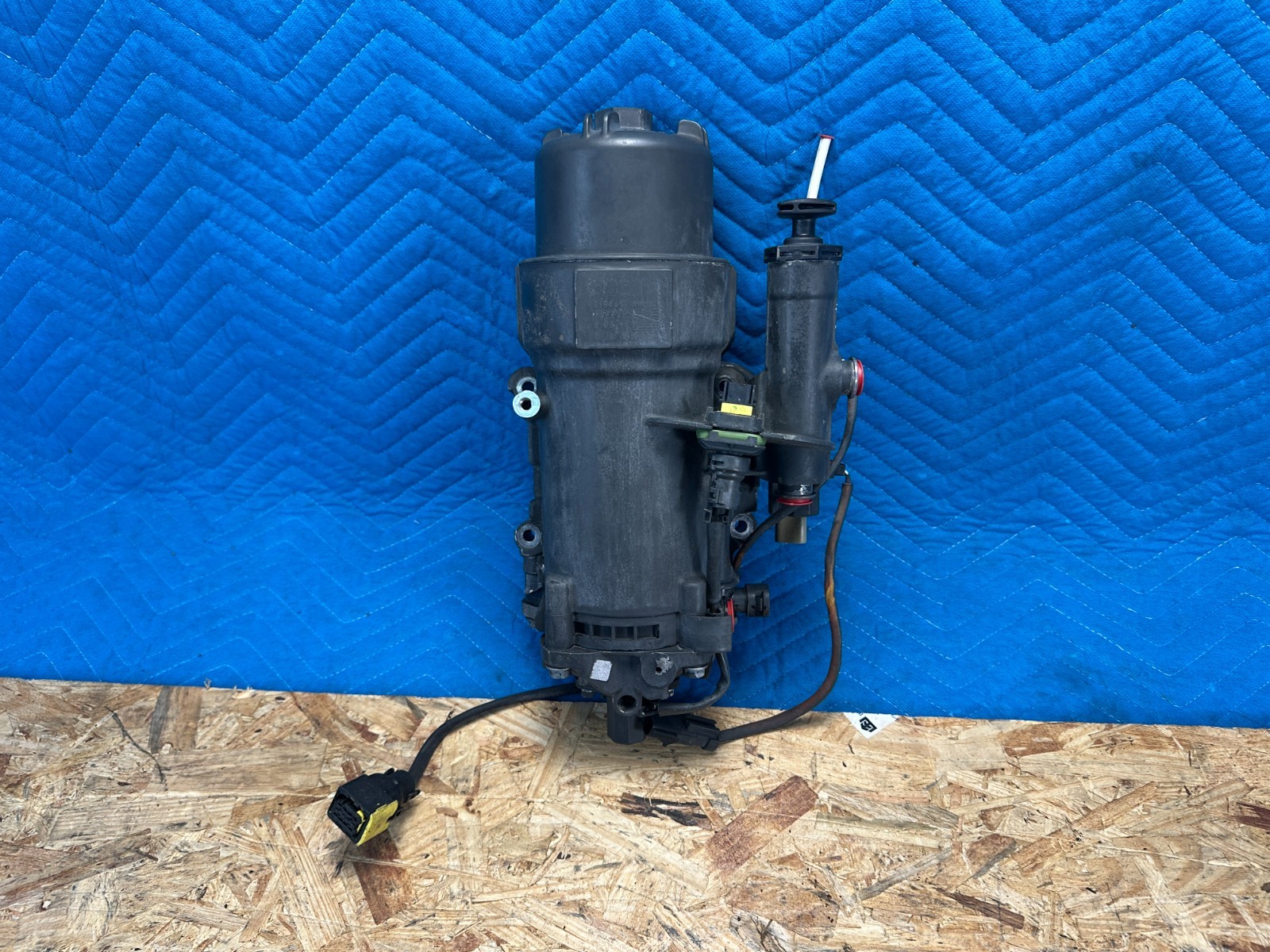 OEM Kenworth T680 Paccar MX-13 Engine Fuel Filter Assembly 2020
