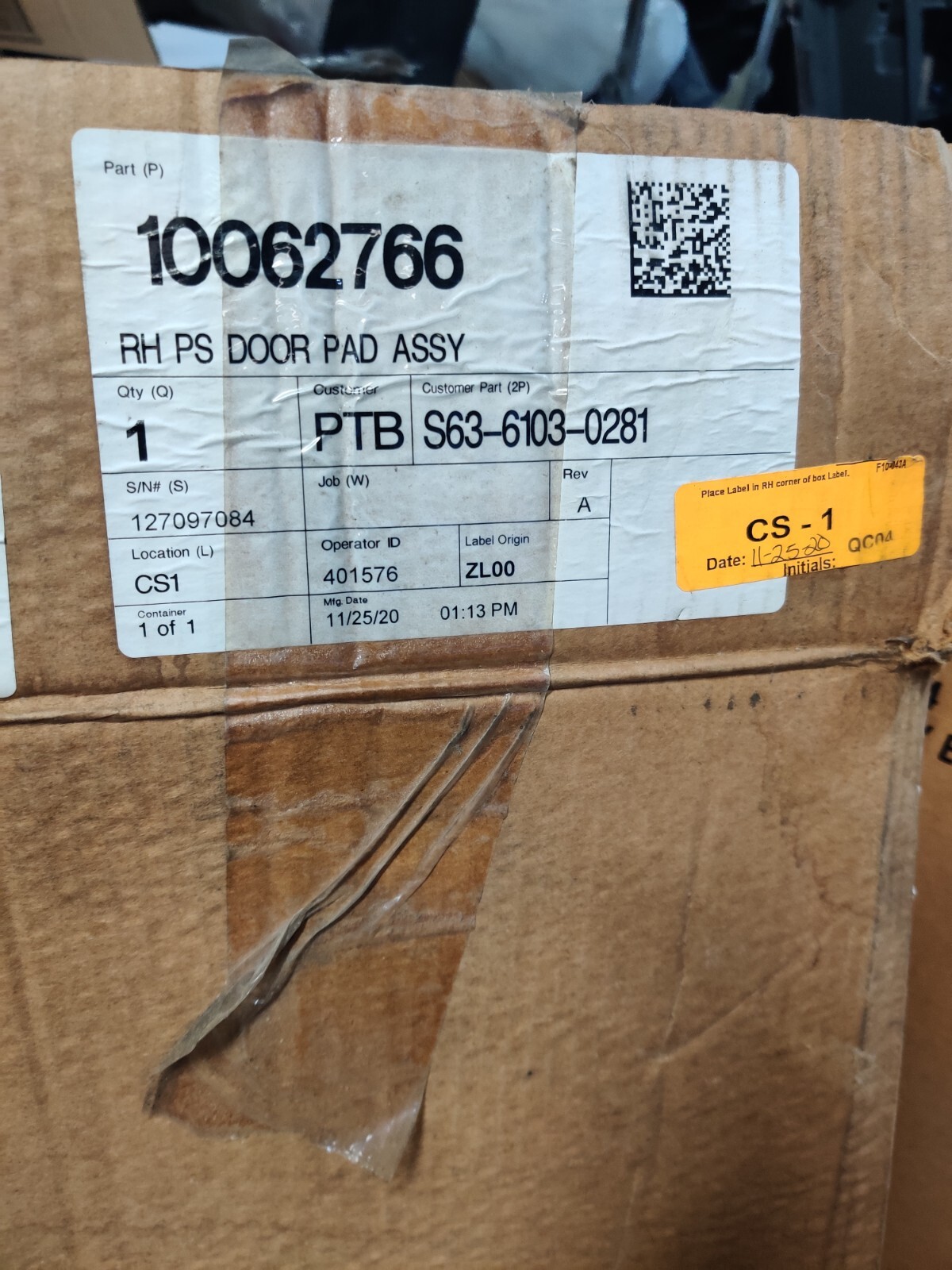 Peterbilt S63-6107-0281 Pad Door Rh POWER WINDOW PANEL (NEW TAKE OFF READ AD)