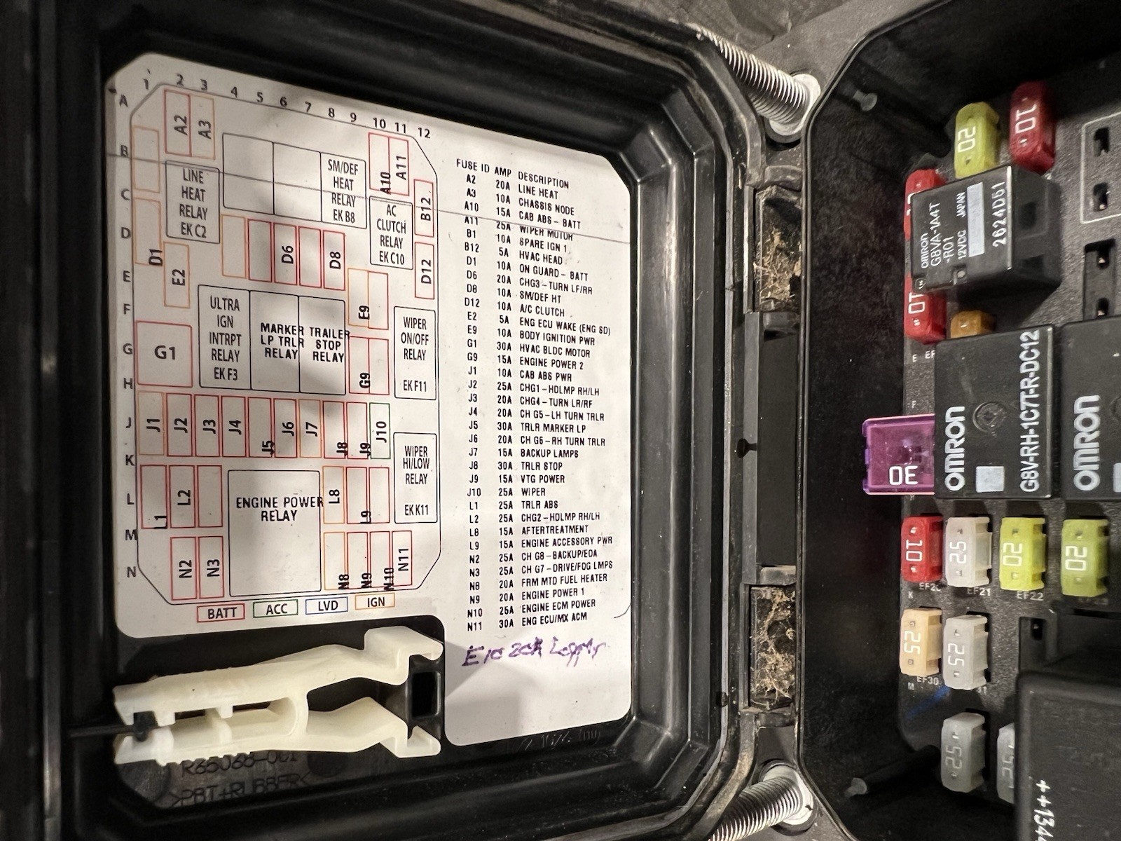 PACCAR Peterbilt Fuse Box P/N: P27-1147-0200 / S53-1293-11E (TAG#: 17428)
