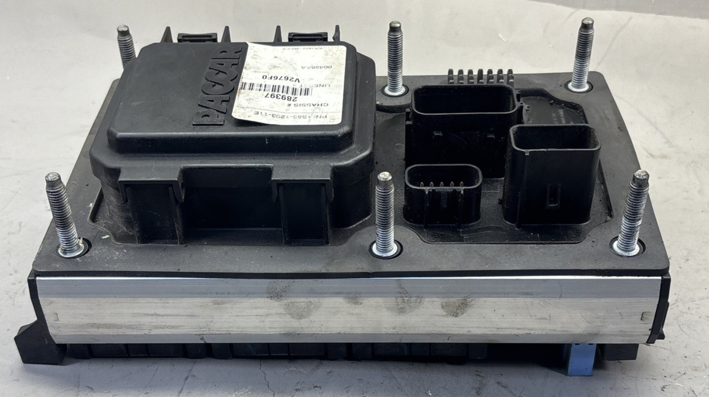 KENWORTH PACCAR FUSE ASSEMBLY CAB PDC P27-1147-0200 JUNCTION BOX