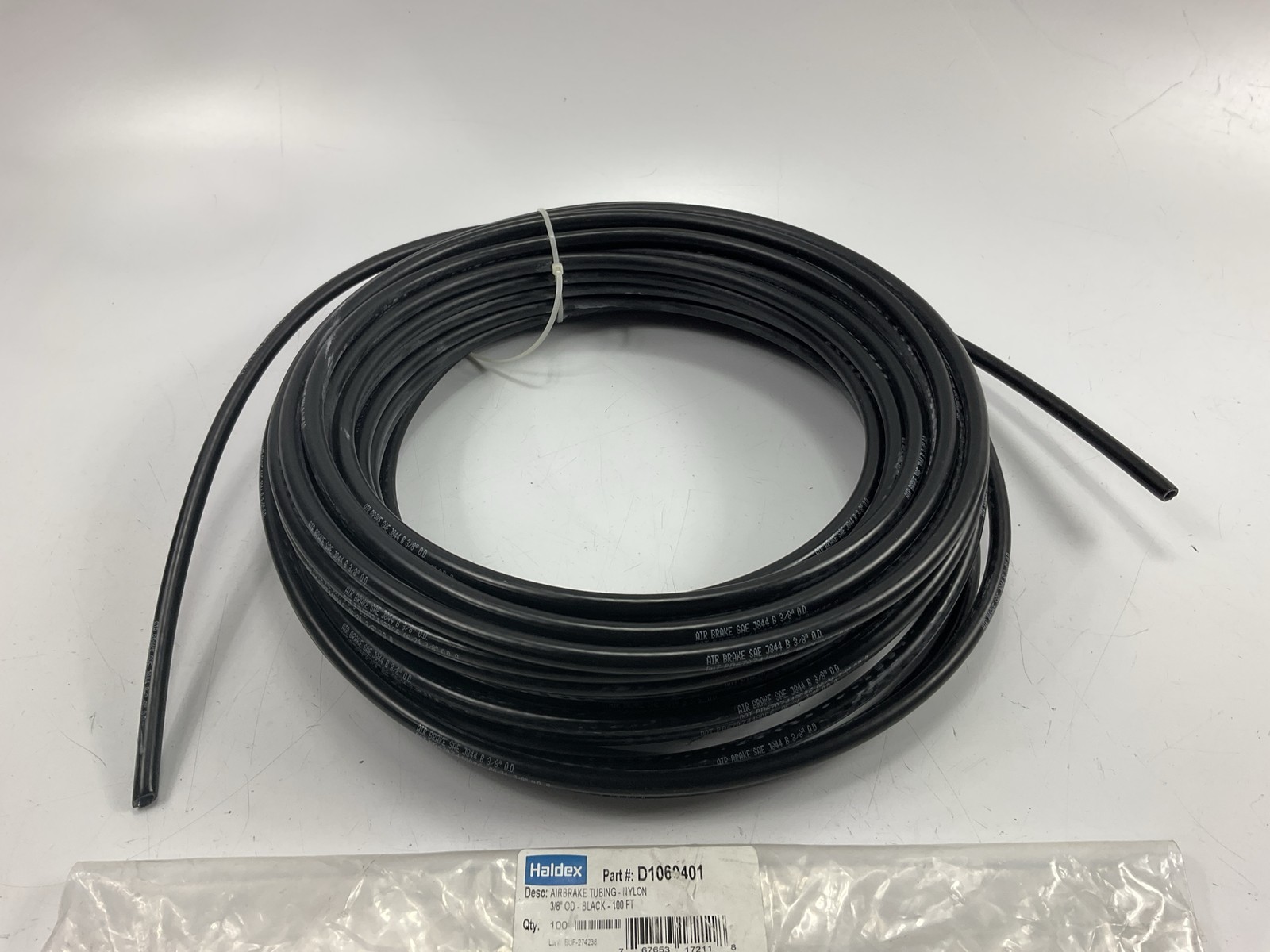 100 FEET – Haldex D1060401 3/8″ Air Brake Tubing Nylon, Black, 150 PSI SAE J844