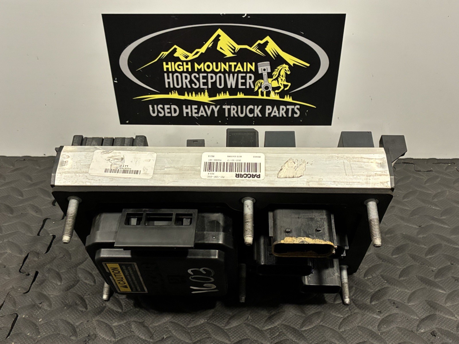 Kenworth T880 / PACCAR Fuse Box Assembly P/N: P27-1297-0101 (TAG#: 16199)