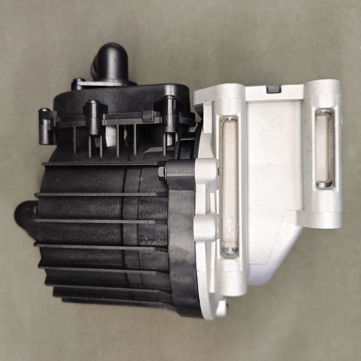 New Oil Crankcase Ventilation Separator for 21122539 21475228 Volvo D13 MP8