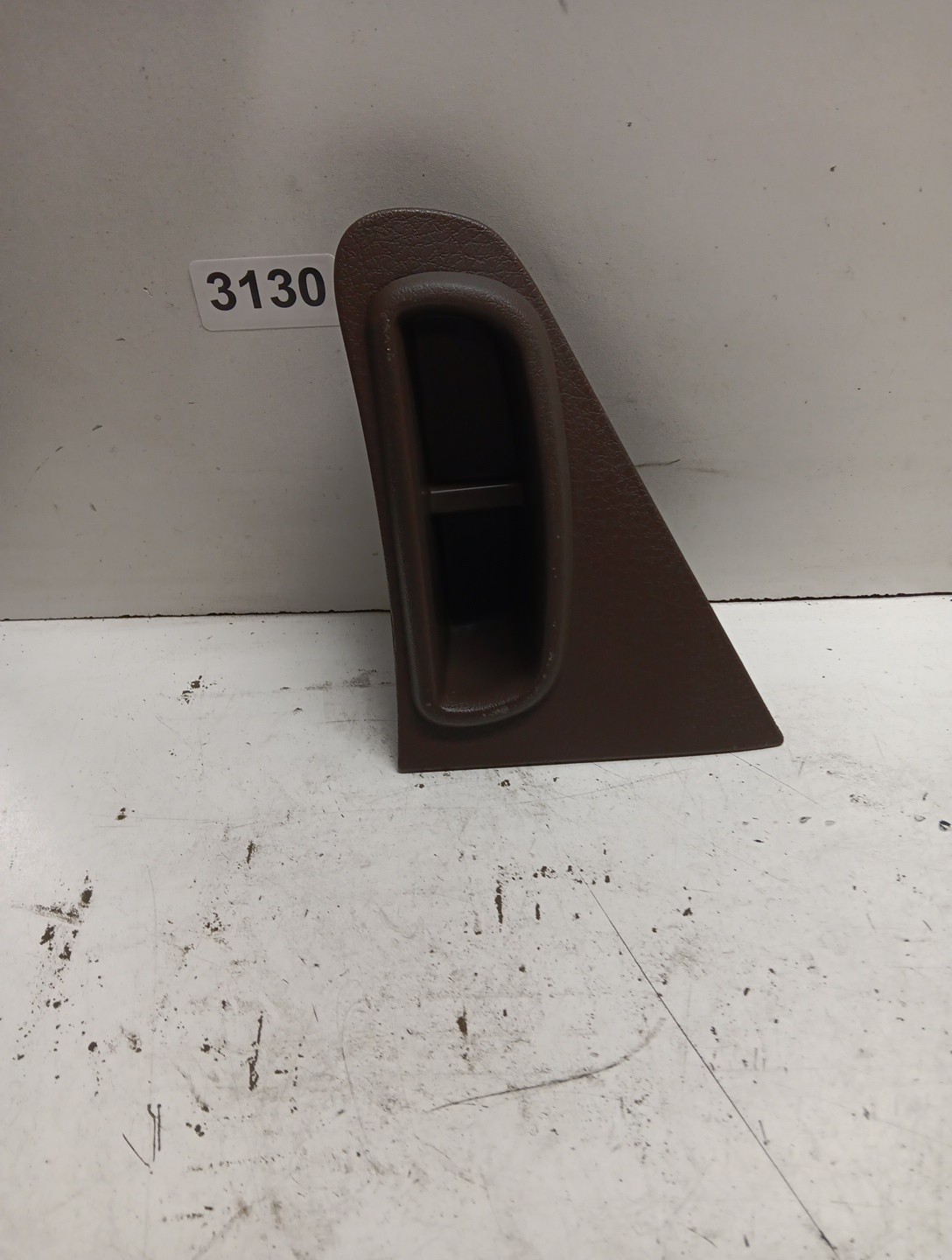 Volvo Dash Panel 21118600 Upper Storage Tray 20591065 Item #3130