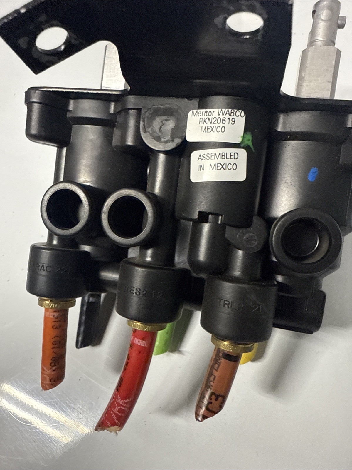 MERITOR WABCO PARKING AIR BRAKE VALVE RKN20619 VOLVO 3175705